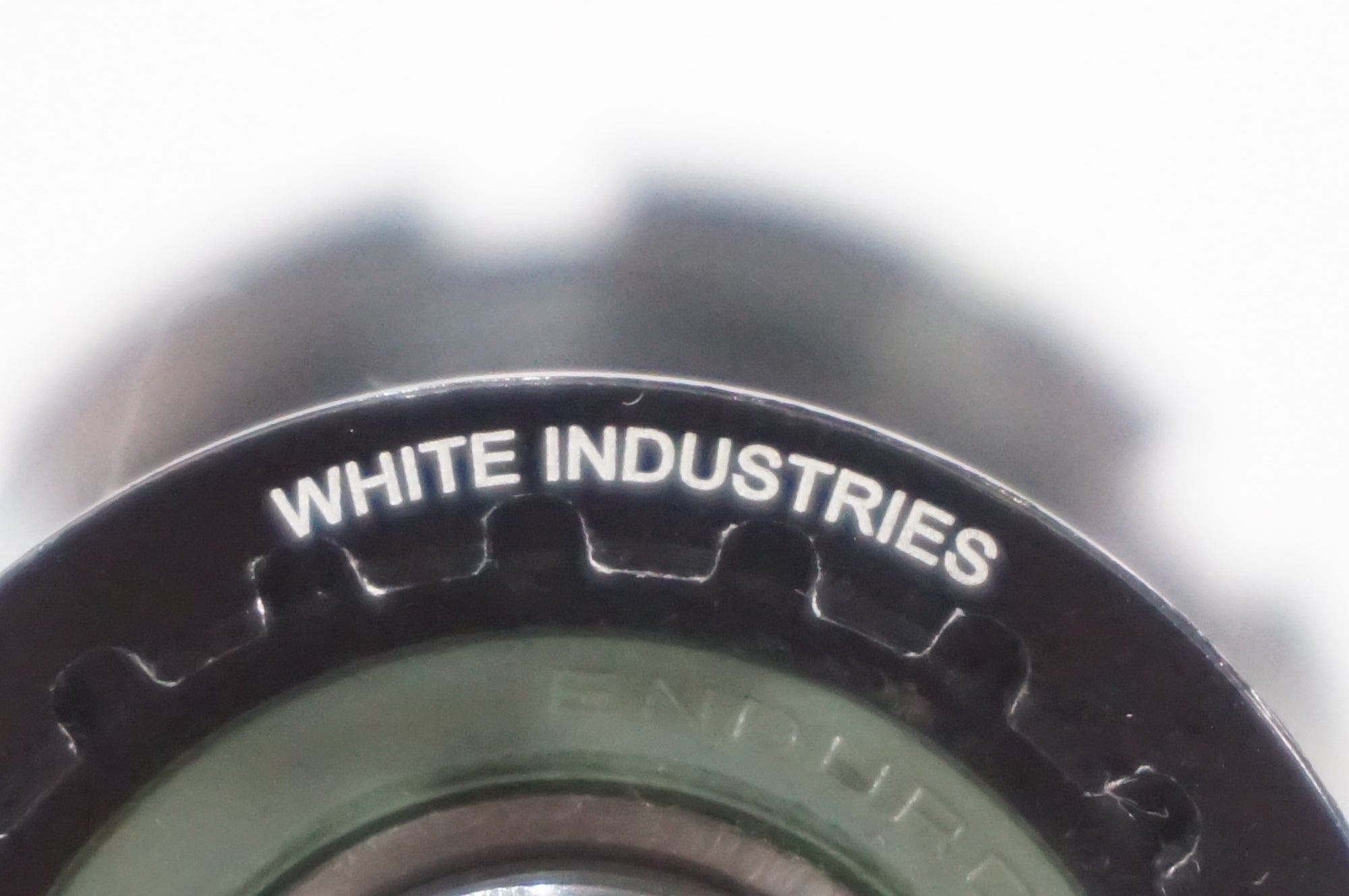 WHITE INDUSTRIES 「ホワイトインダストリーズ」 ボトムブラケット
