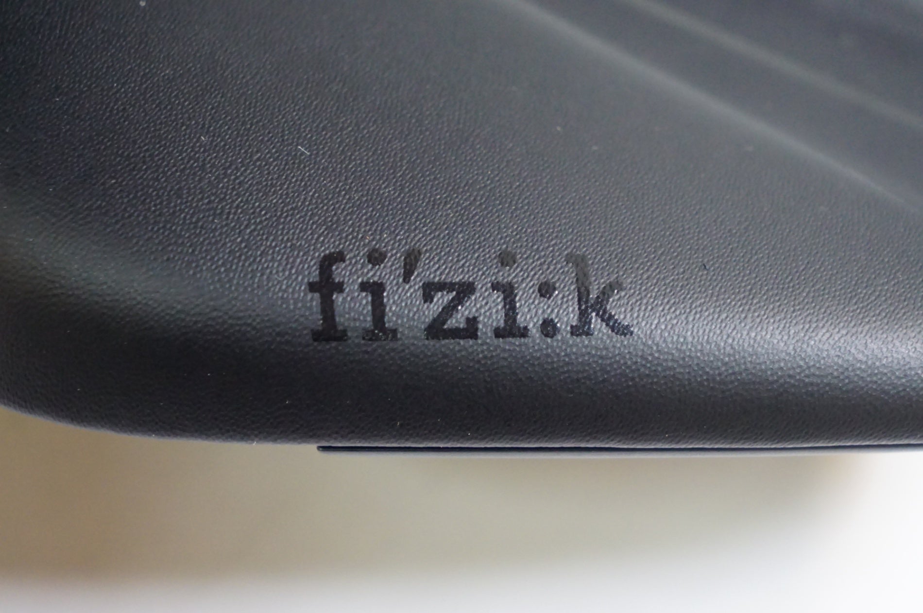 FIZIK 「フィジーク」 ARIONE R3 OPEN サドル / 熊谷本店