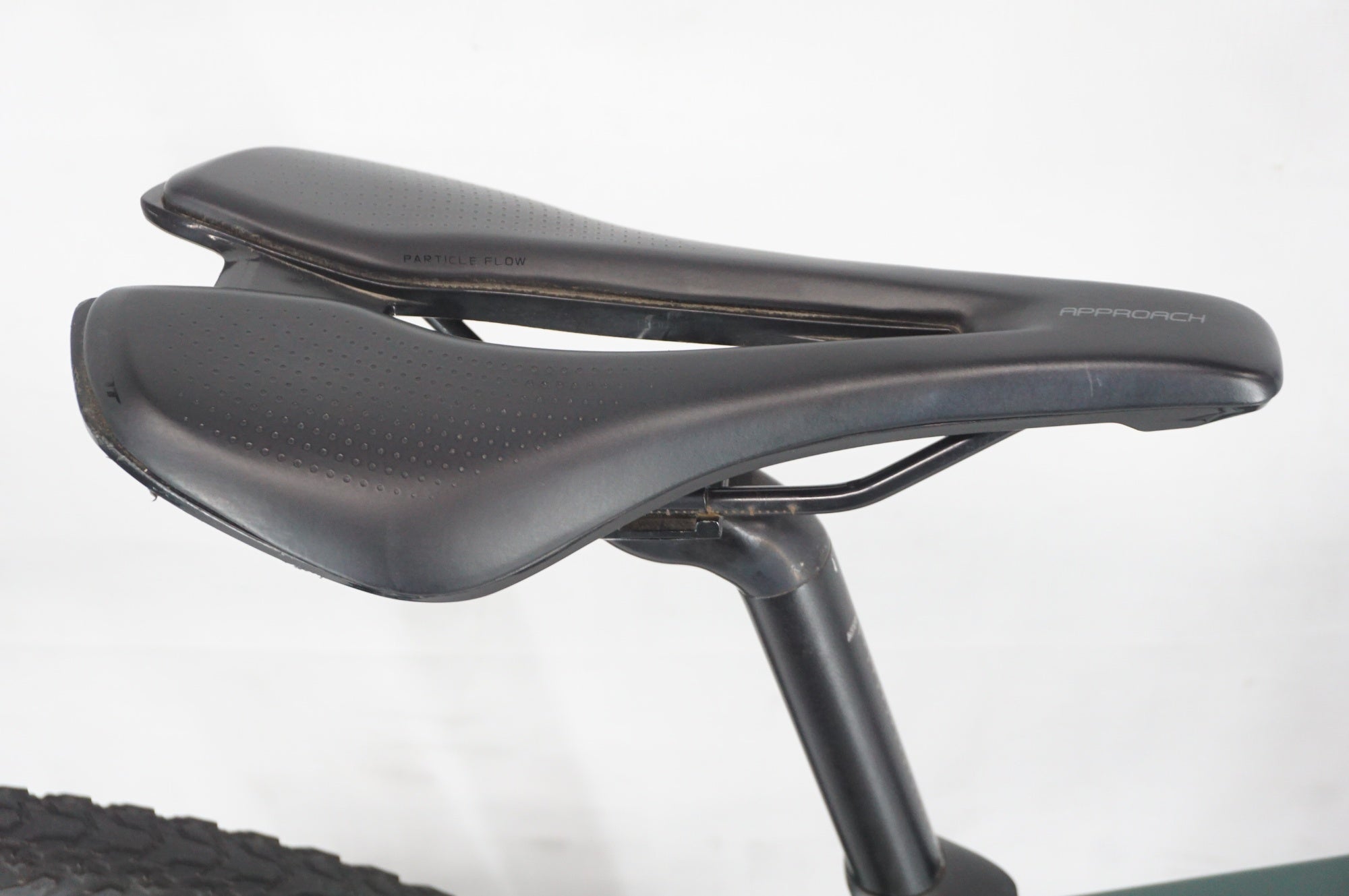 GIANT 「ジャイアント」 REVOLT2 2021年モデル グラベルロード / 阪急塚口店