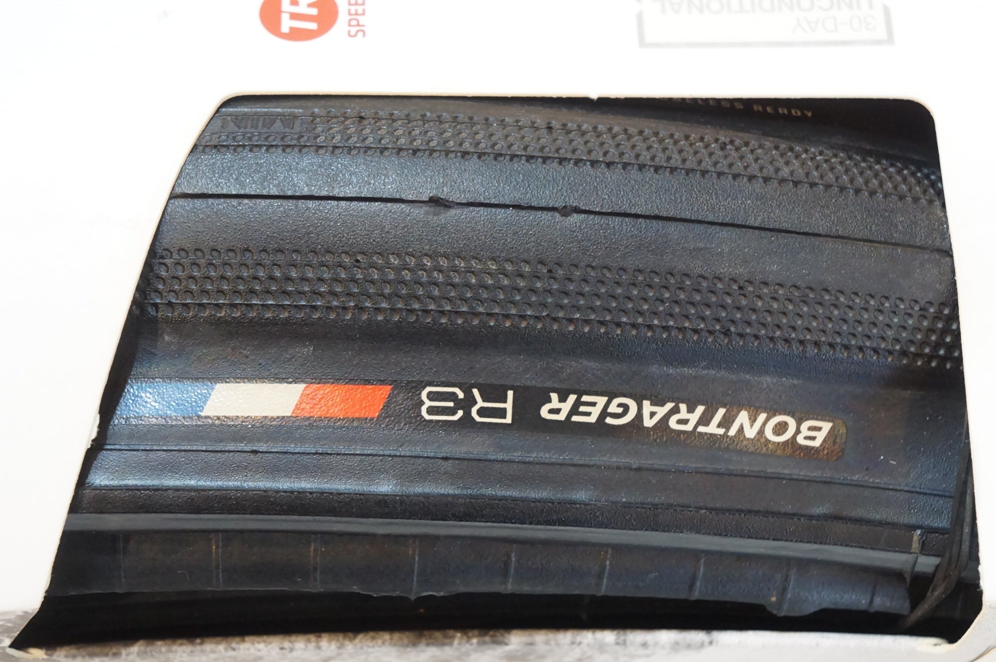 BONTRAGER 「ボントレガー」 R3 TLR 700x25C タイヤセット / バイチャリ浦和ベース