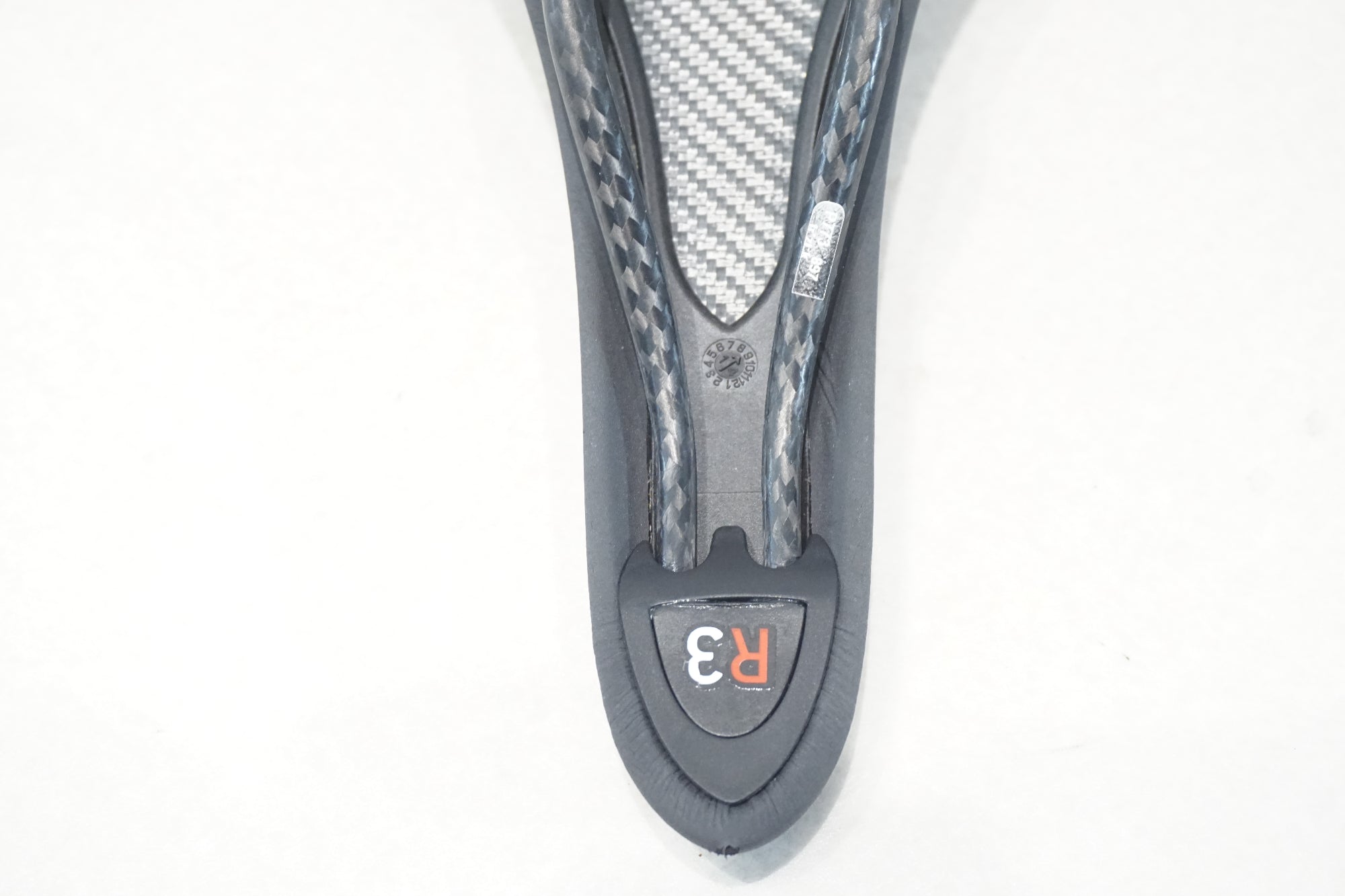 FIZIK 「フィジーク」 ALIANTE R3 カーボンレール サドル / 横浜戸塚店