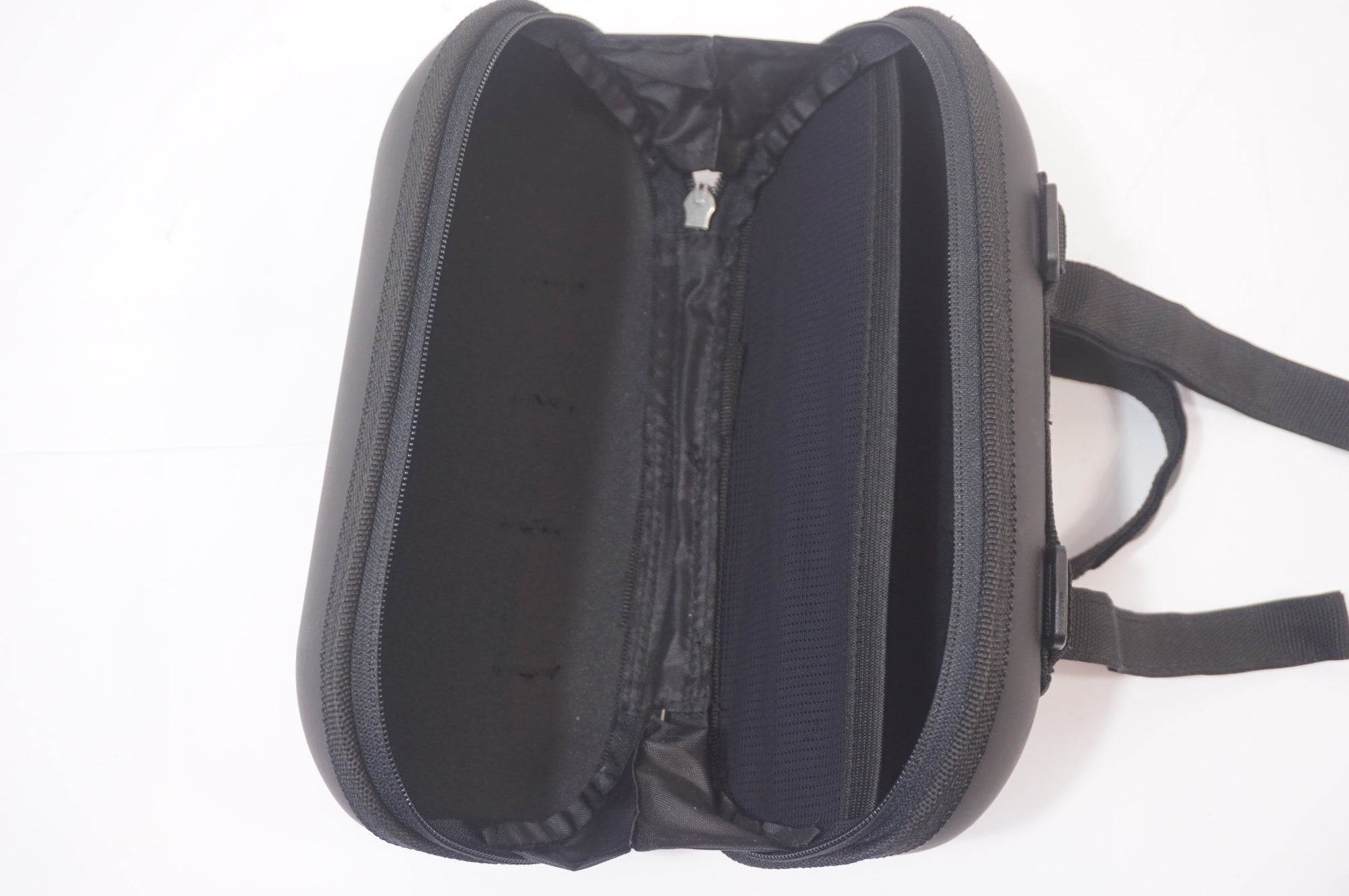 LEZYNE 「レザイン」 HARD BAR CADDY ハンドルバーバッグ / 世田谷店