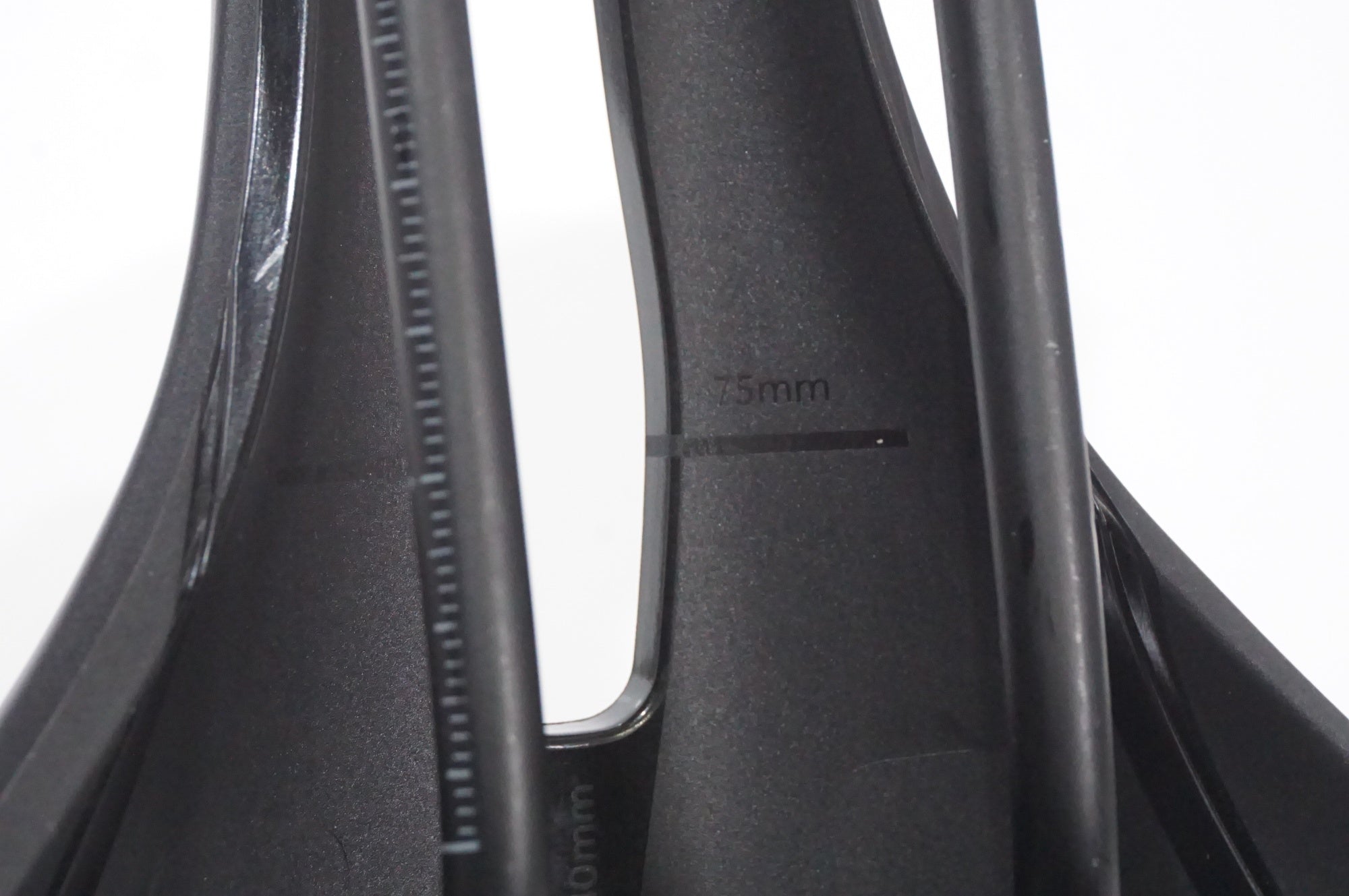 FIZIK 「フィジーク」 ANTARES VENTO サドル / AKIBA店