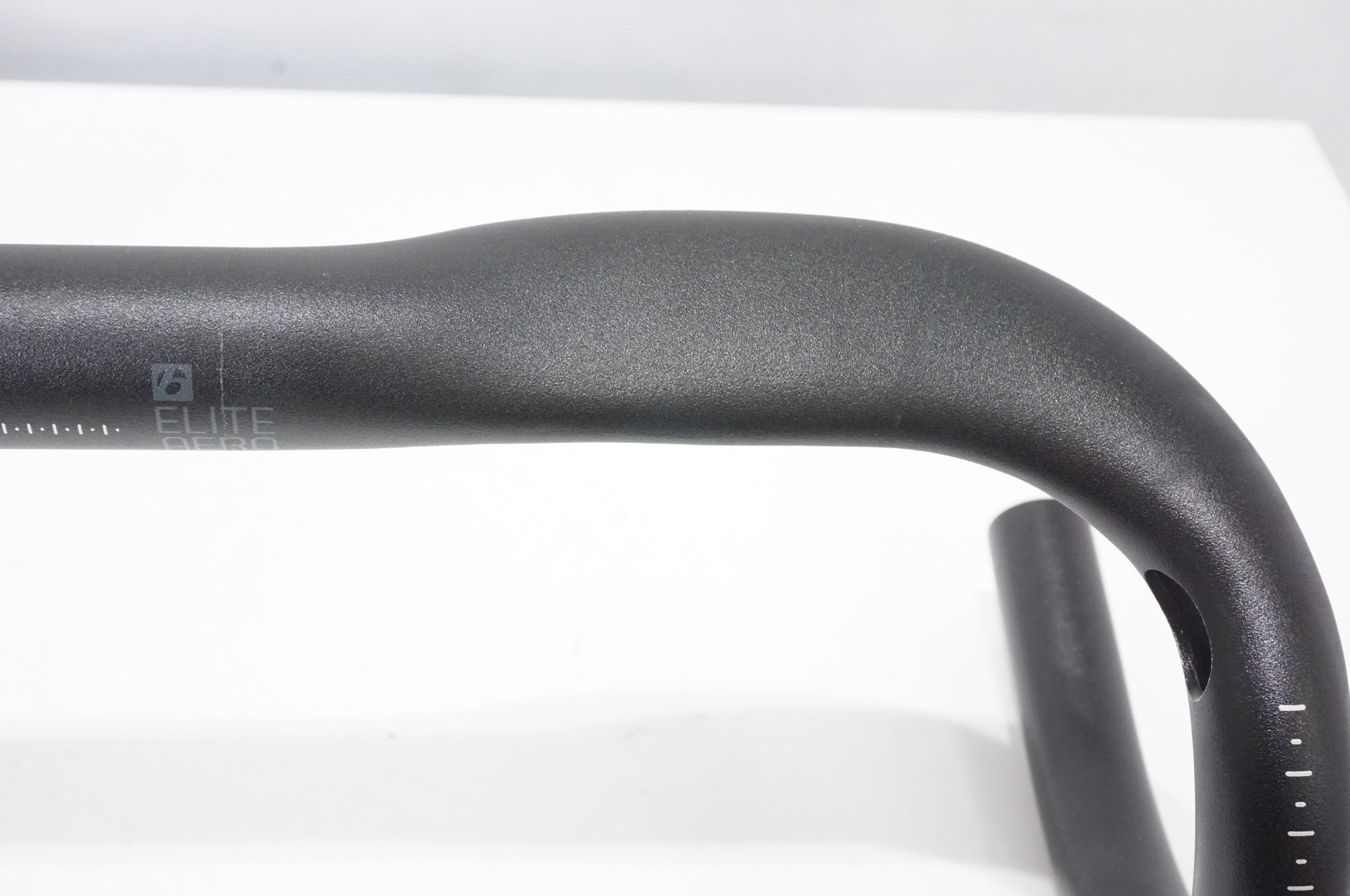 BONTRAGER 「ボントレガー」 ELITE AERO VR-CF φ31.8 40cm ハンドル / AKIBA店