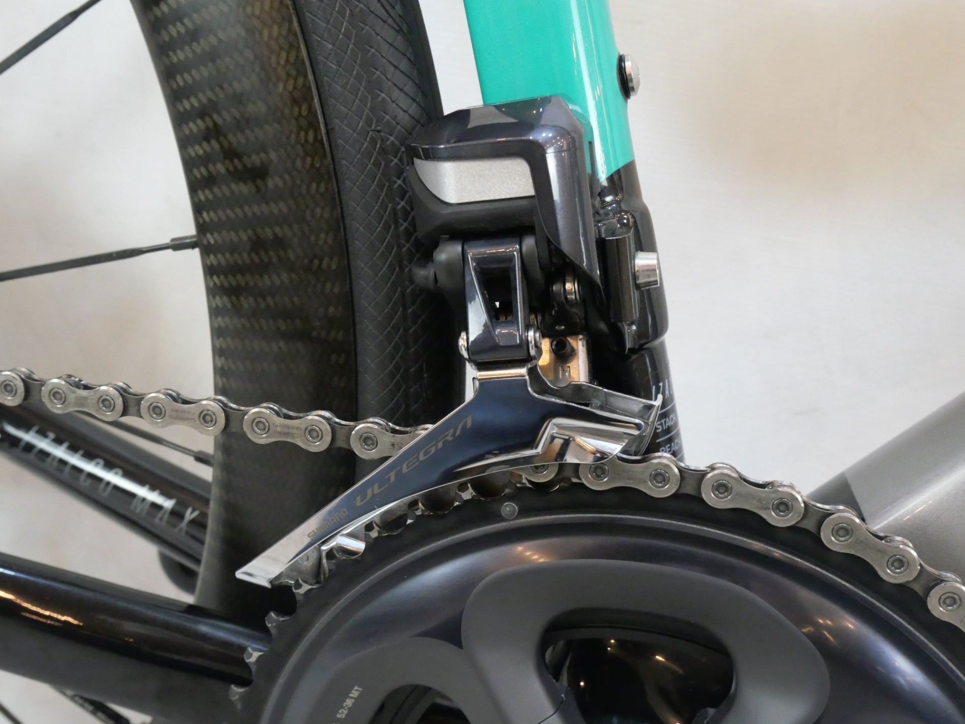 FOCUS 「フォーカズ」 IZALCO MAX DISC 9 ULTEGRA Di2 2020年モデル ロードバイク / バイチャリ浦和ベース