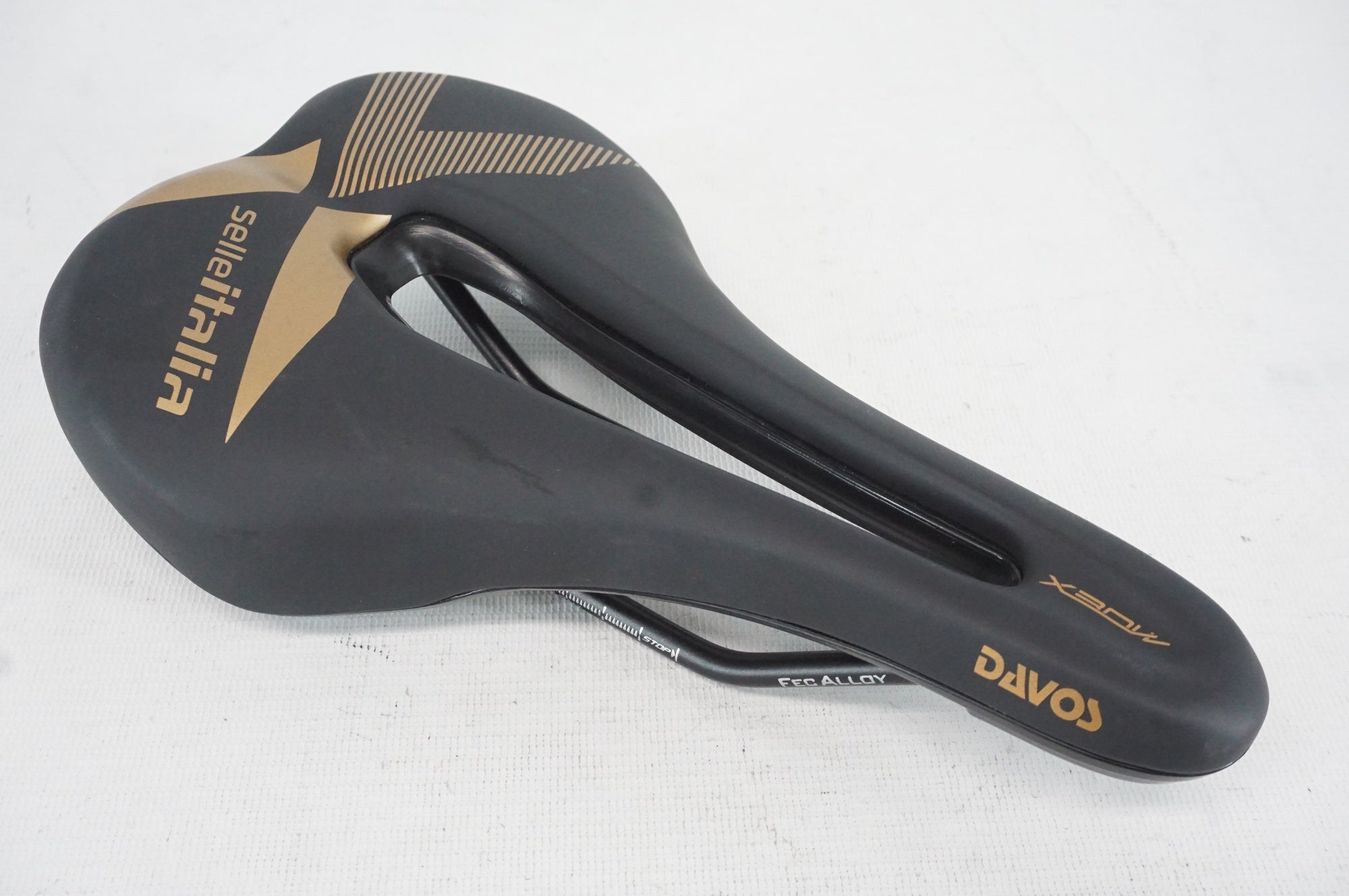 SELLE ITALIA 「セライタリア」 X-BOW SUPERFLOW サドル / 阪急塚口店