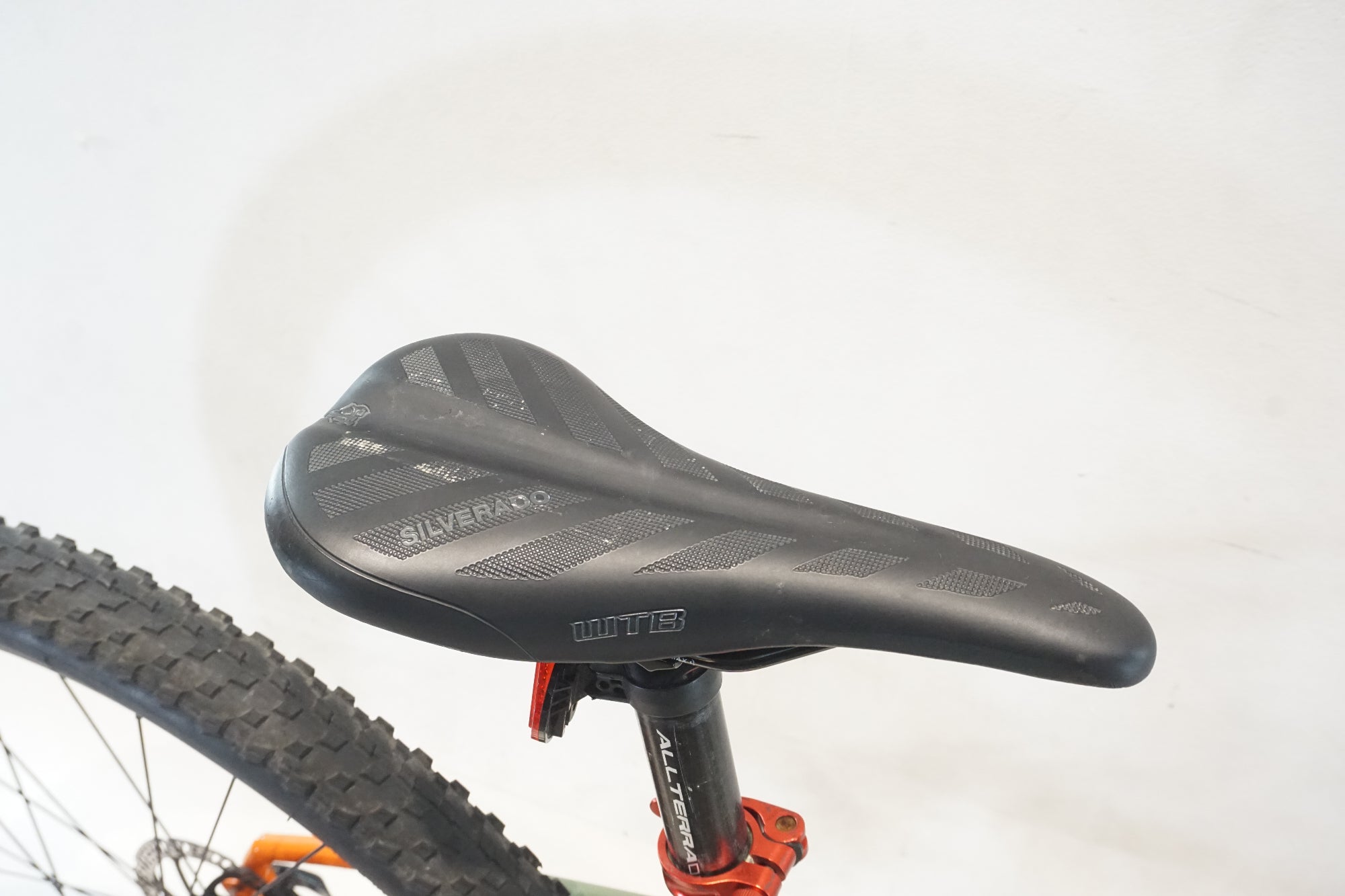 GT 「ジーティー」 AVALANCHE ELITE 2022年モデル マウンテンバイク