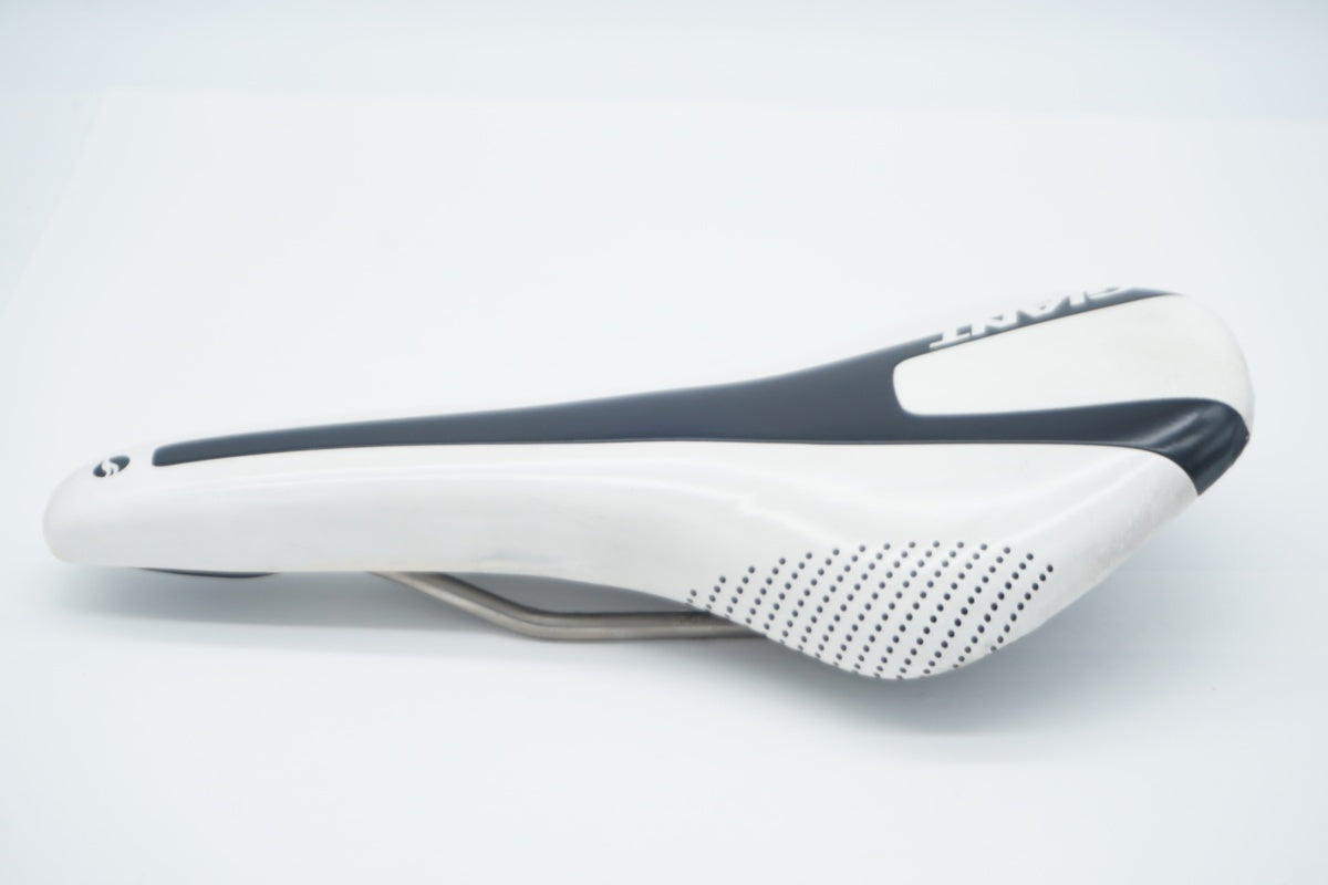 GIANT 「ジャイアント」 サドル / 滋賀大津店