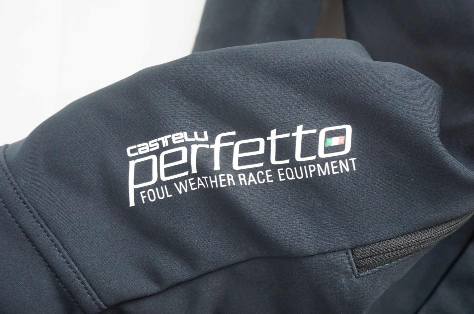 CASTELLI 「カステリ」 ROSSO CORSA PERFETTO GORE-TEX INFINIUM Mサイズ メンズ ジャケット / 福岡店