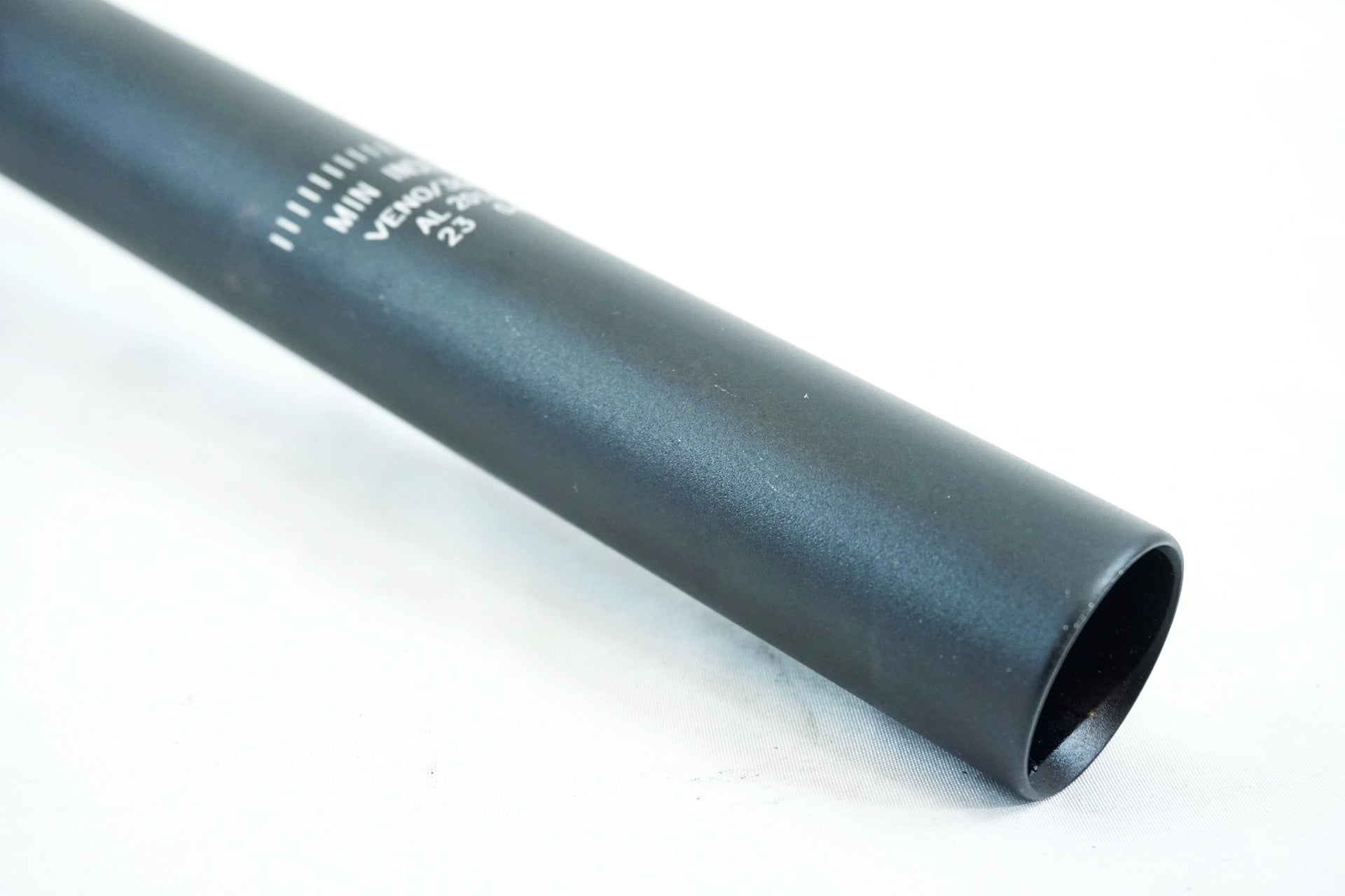VENO 「ヴェノ」 Φ27.2mm 300mm シートポスト / 有明ガーデン店