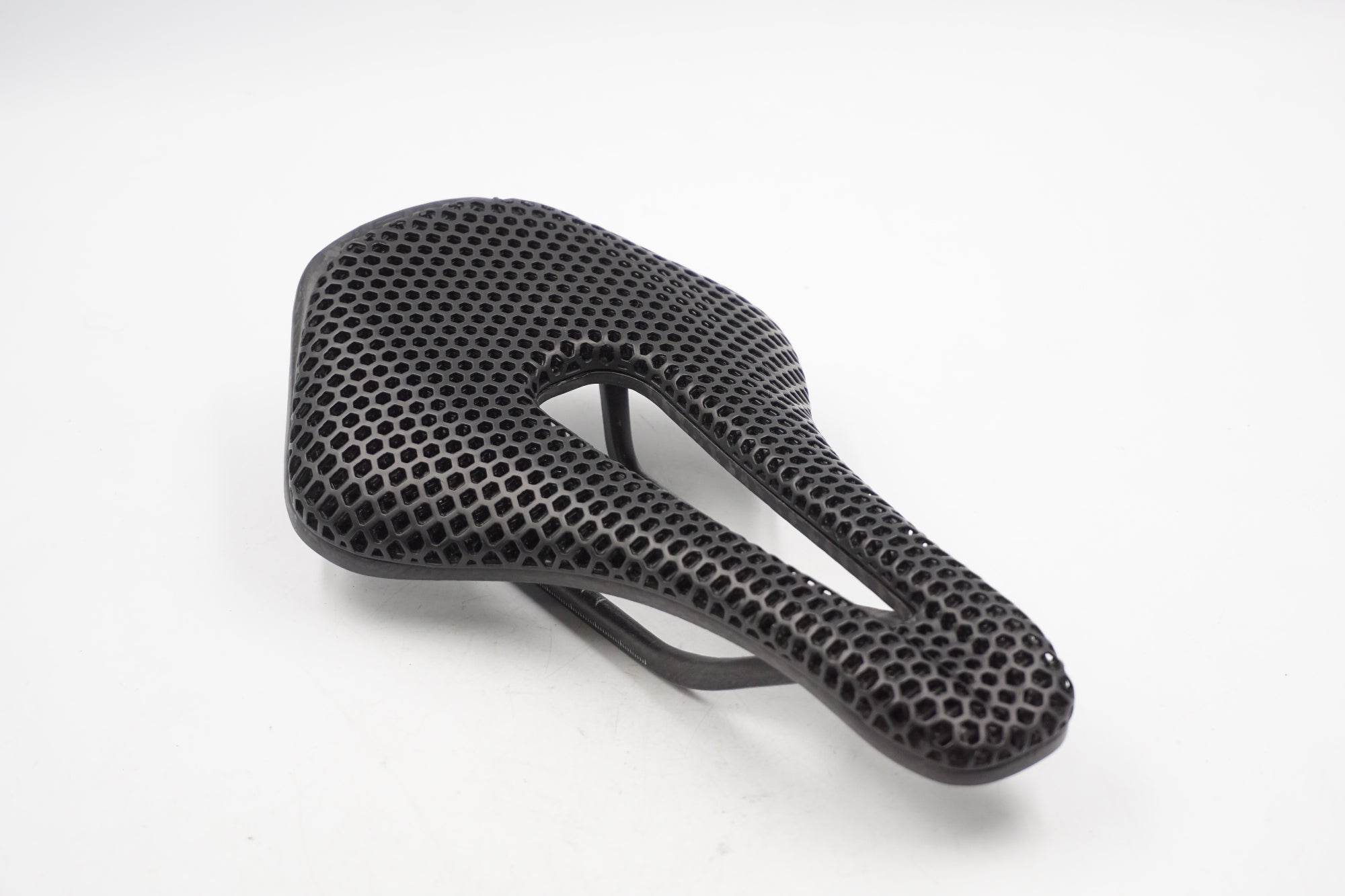 RYET 「リーエト」 AIRCODE 3D サドル / 奈良店