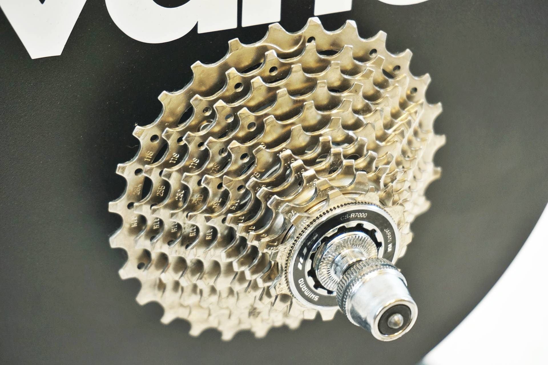 WAHOO 「ワフー」 KICKR CORE WF123 サイクルトレーナー / 有明ガーデン店