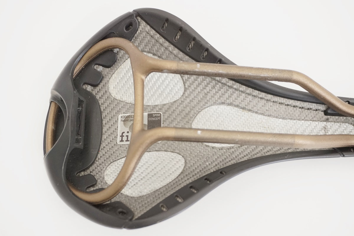 FIZIK 「フィジーク」 KURVE サドル / 京都八幡店 ｜ バイチャリ公式