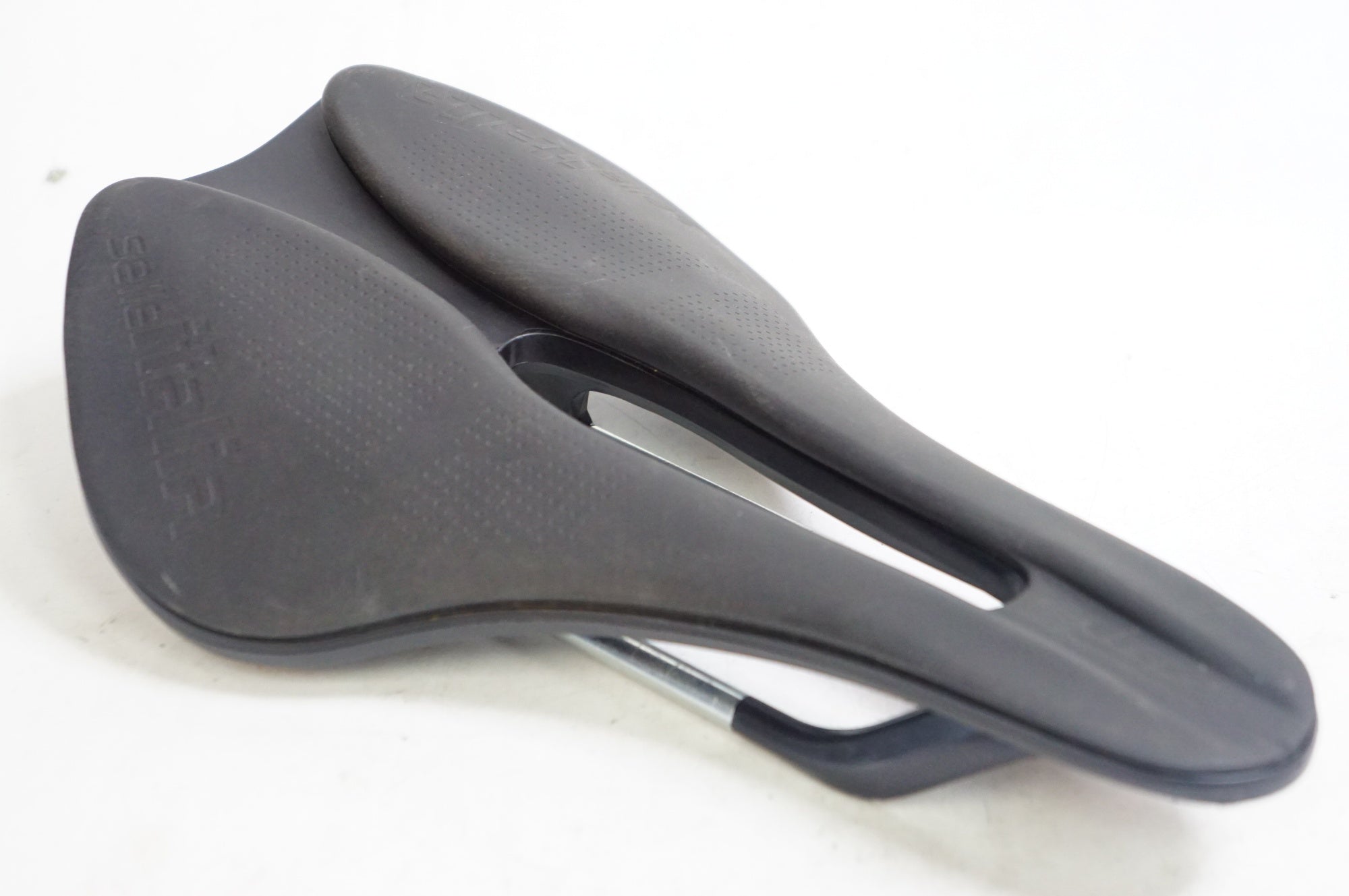 SELLE ITALIA 「セライタリア」 NOVUS BOOST EVO FEC ALLOY SUPERFLOW サドル / 熊谷本店