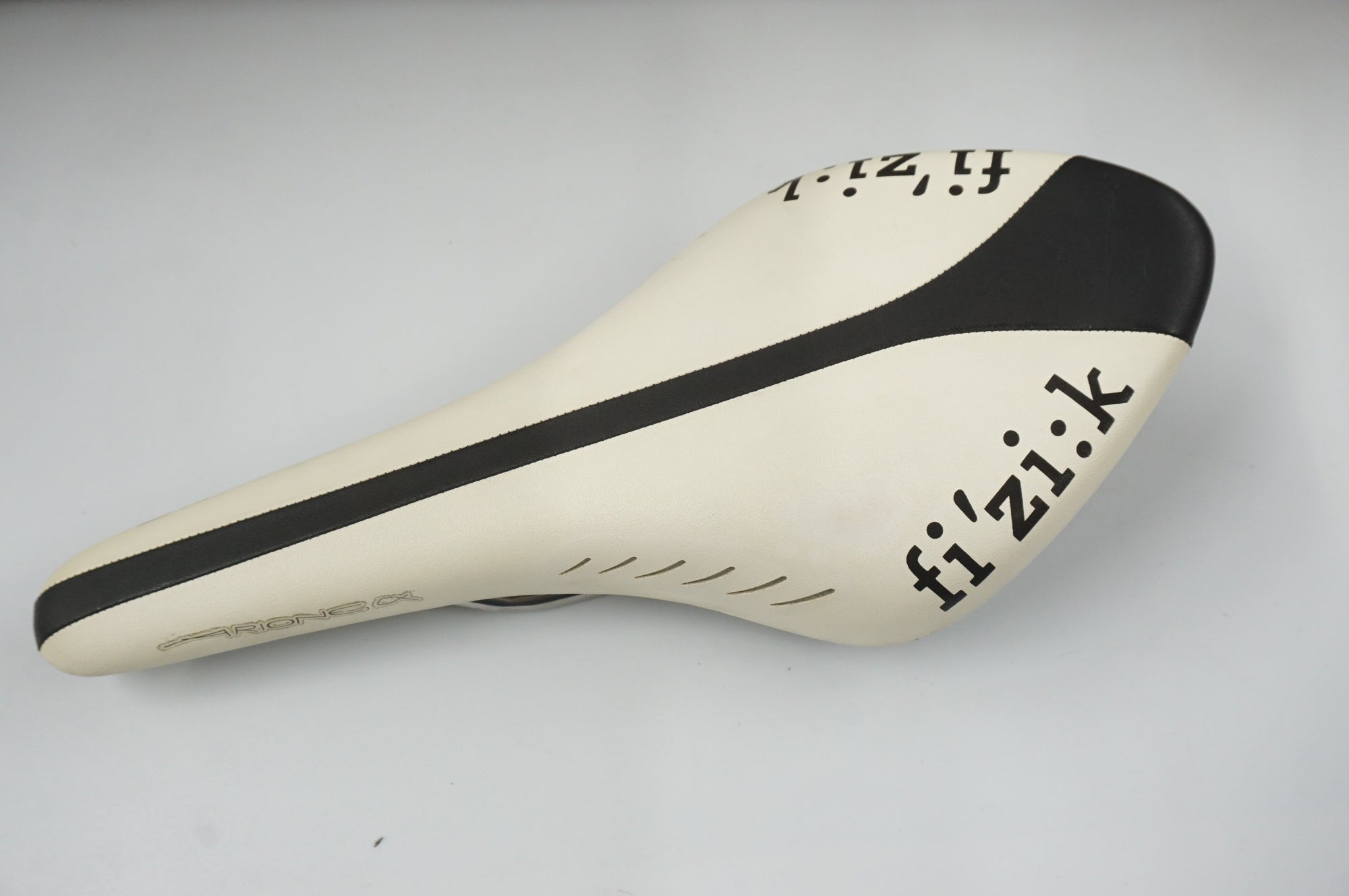 fizik フィジーク ARIONE 2個セット 中古品 FIZIK 「フィジーク」 ARIONE CX サドル / 福岡店 ｜ バイチャリ公式