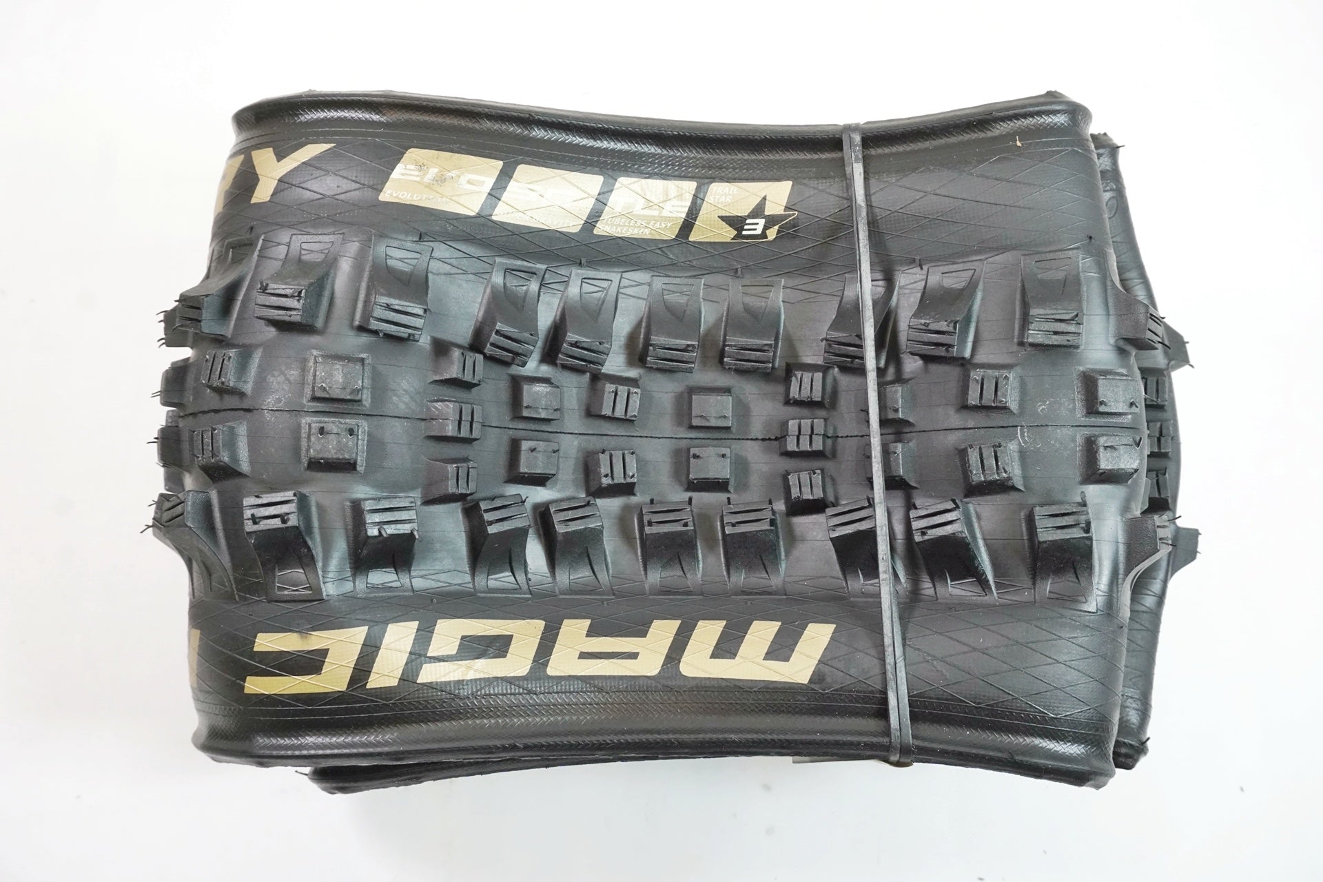 SCHWALBE 「シュワルベ」 MAGIC MARY ブロックタイヤ / 有明ガーデン店