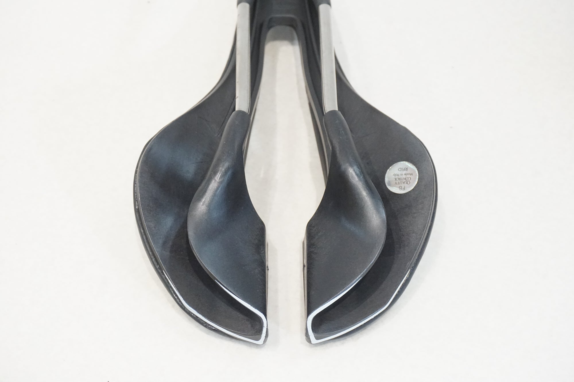 SELLE ITALIA 「セライタリア」 SP-01 チタンレール サドル / 横浜戸塚店