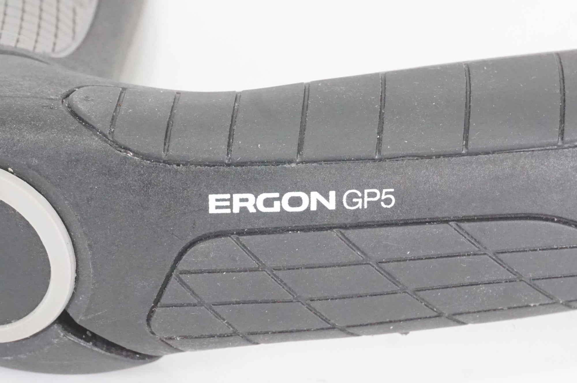 ERGON 「エルゴン」 GP5 グリップ / AKIBA店