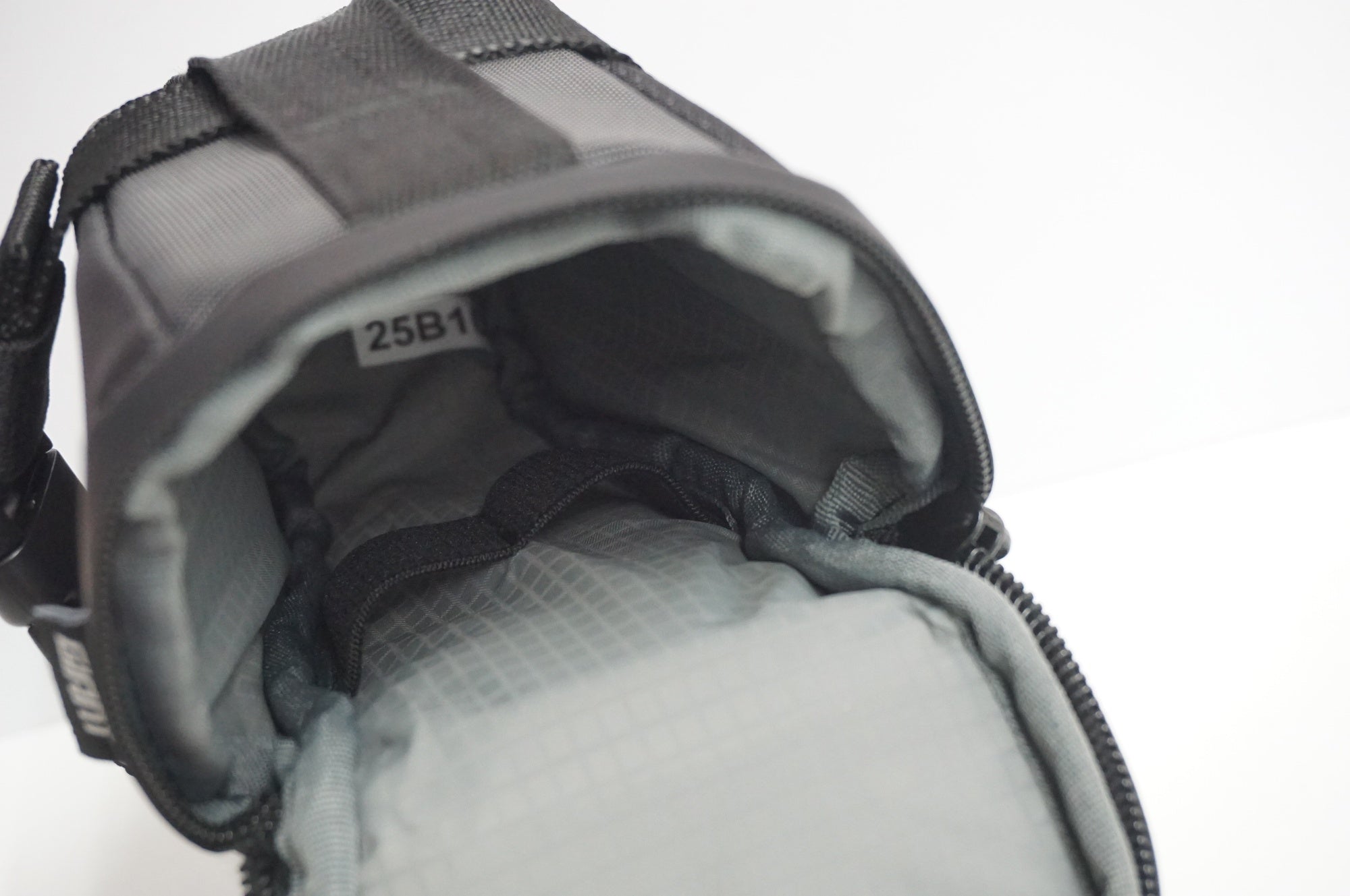 GIANT 「ジャイアント」 SHADOW SEAT BAG サドルバッグ / 福岡店