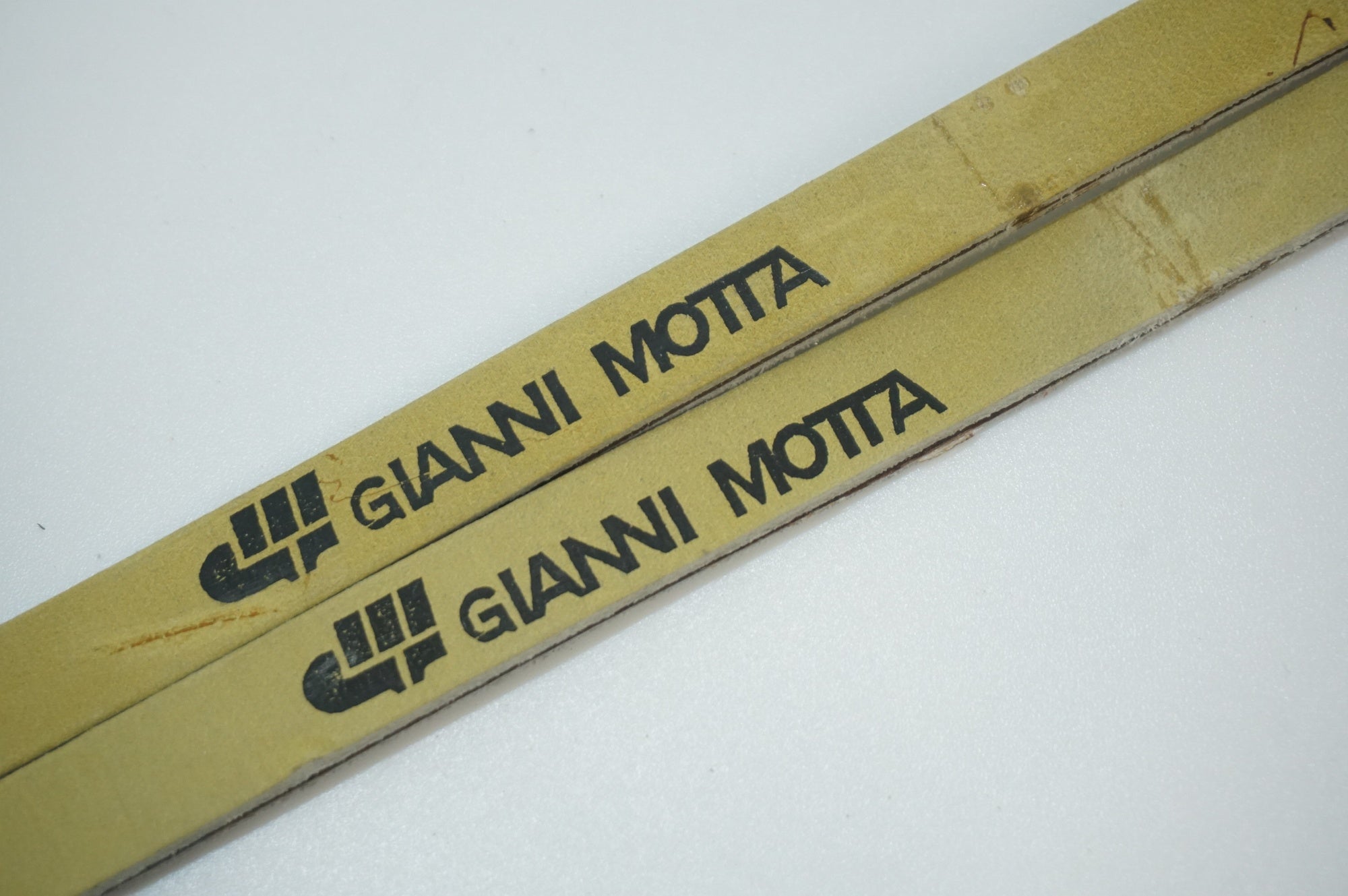 GIANNI MOTTA 「ジャンニモッタ」 トゥクリップストラップ / 福岡アイランドシティ店