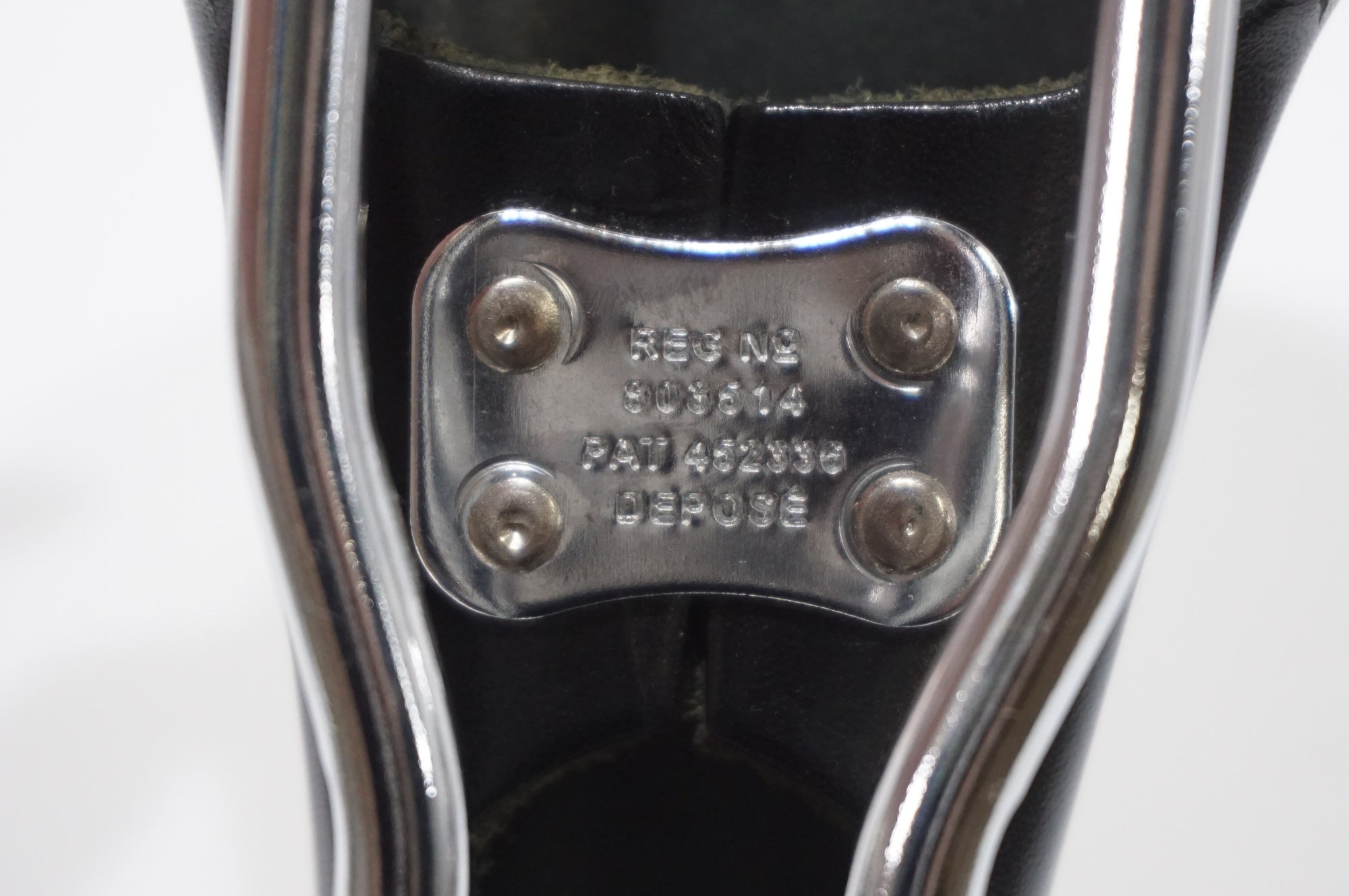 BROOKS 「ブルックス」 SWALLOW B15 CHROME サドル / AKIBA店