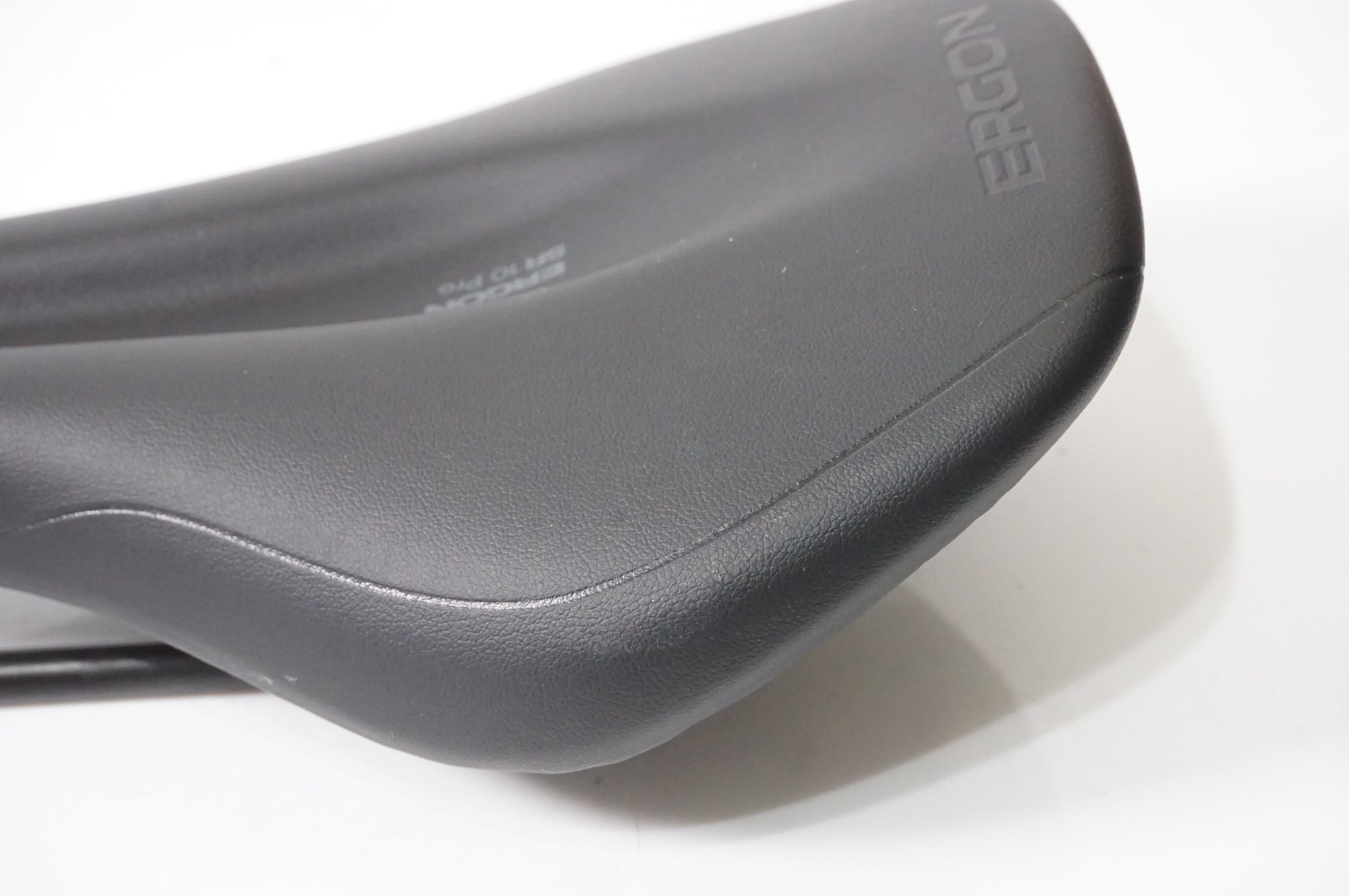 ERGON 「エルゴン」 SR 10 PRO サドル / AKIBA店