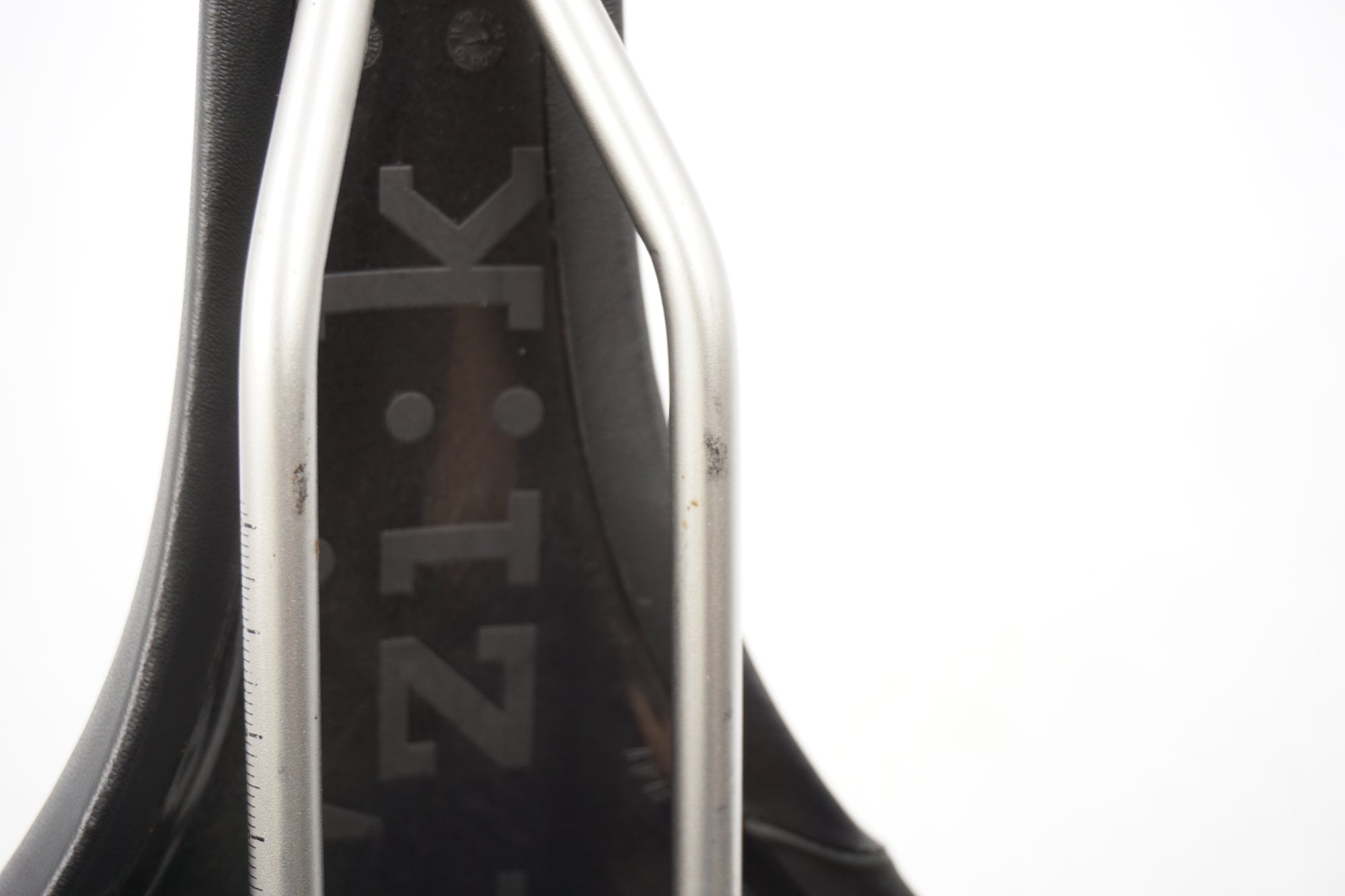 FIZIK 「フィジーク」 ANTARES サドル / 奈良店