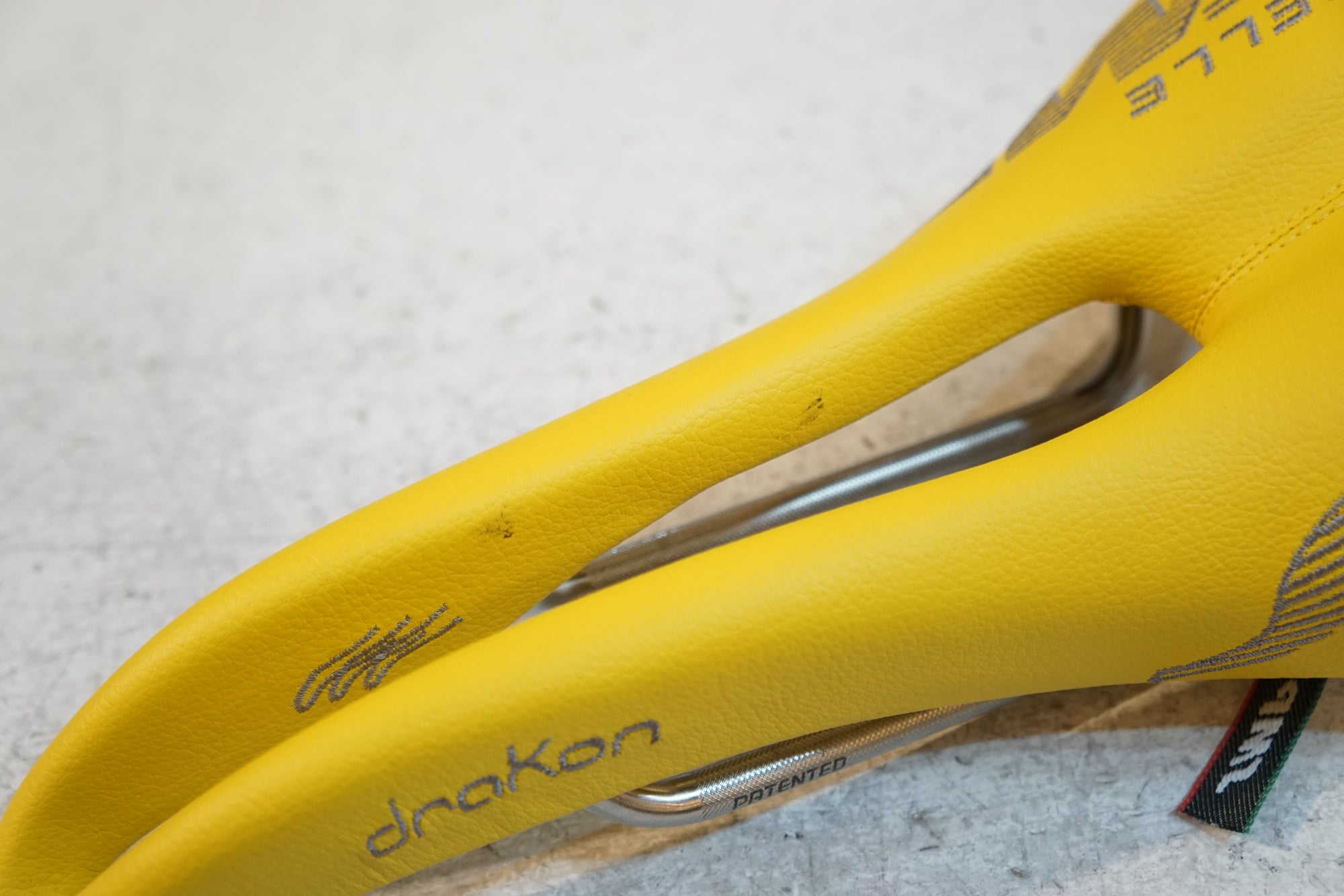 SELLE SMP 「セラ エスエムピー」 DRAKON サドル / バイチャリ浦和