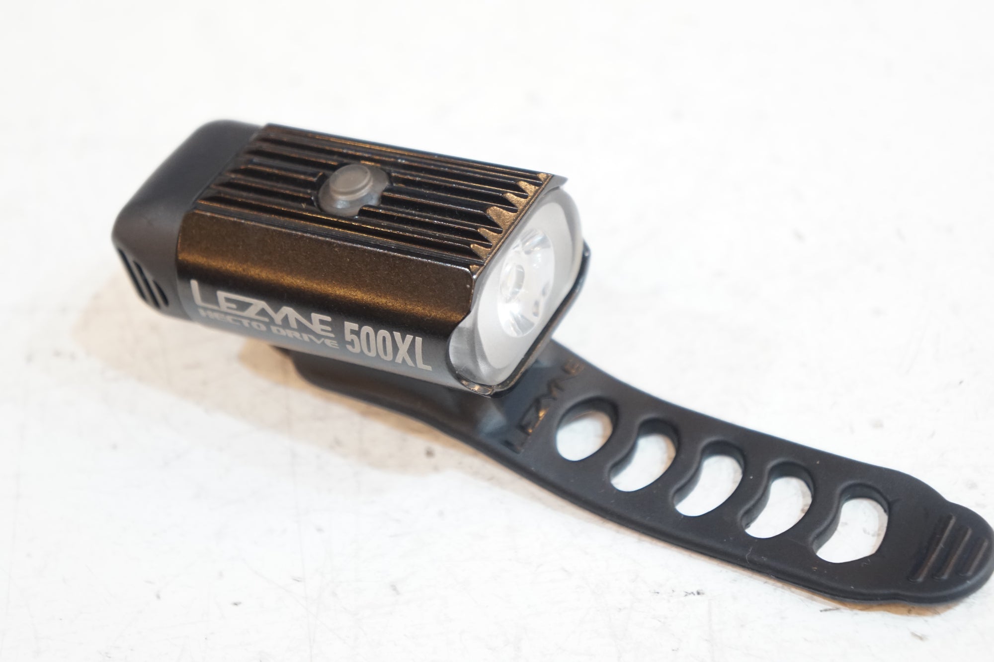 LEZYNE 「レザイン」 500XL フロントライト / バイチャリ浦和ベース