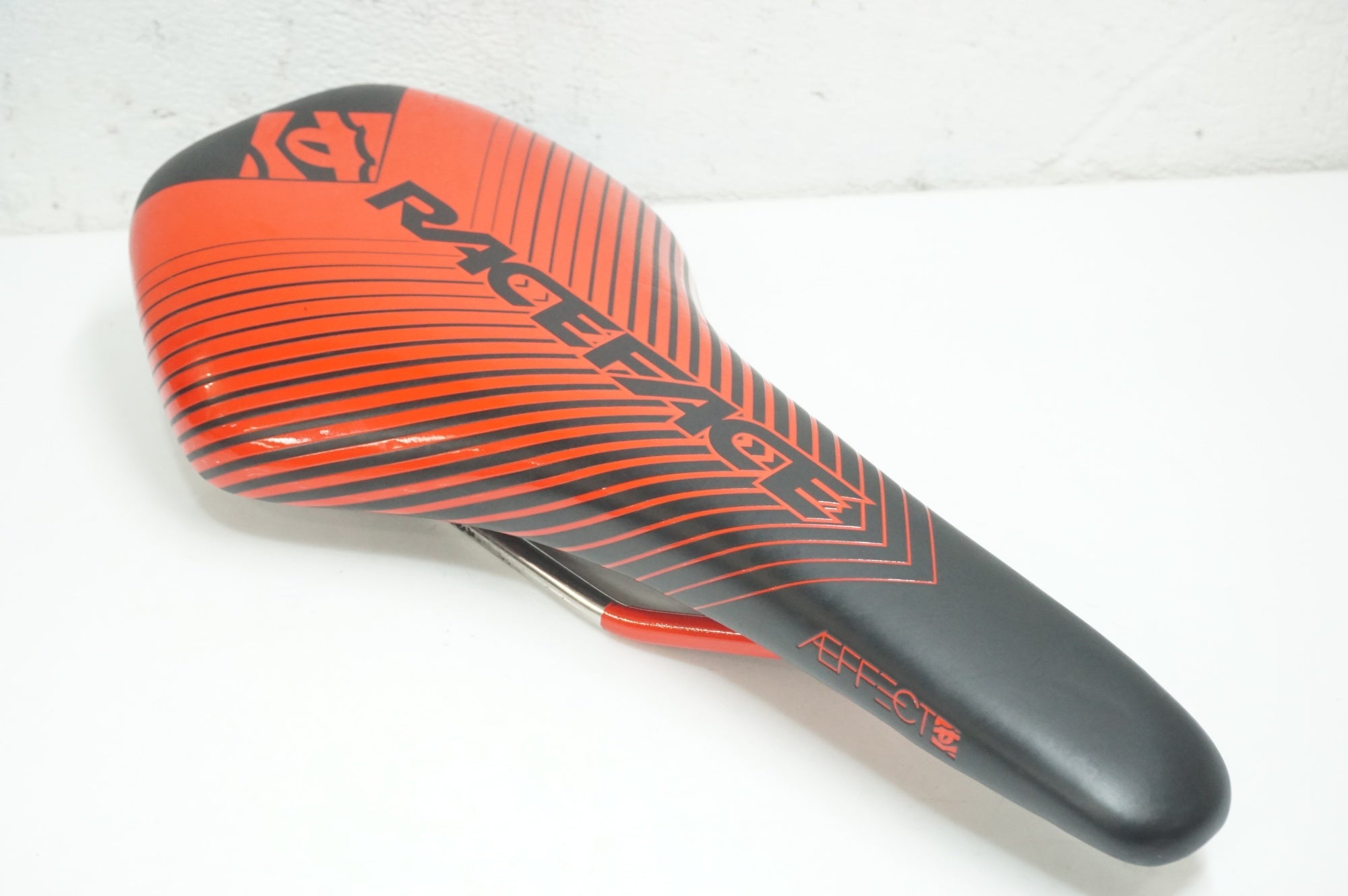 RACEFACE 「レースフェイス」 AEFFECT サドル / 大宮店