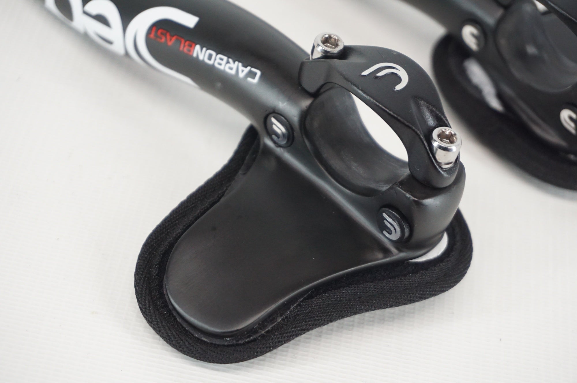 DEDA 「デダ」 CARBON BLAST Φ31.7 135mm TTバー / 阪急塚口店
