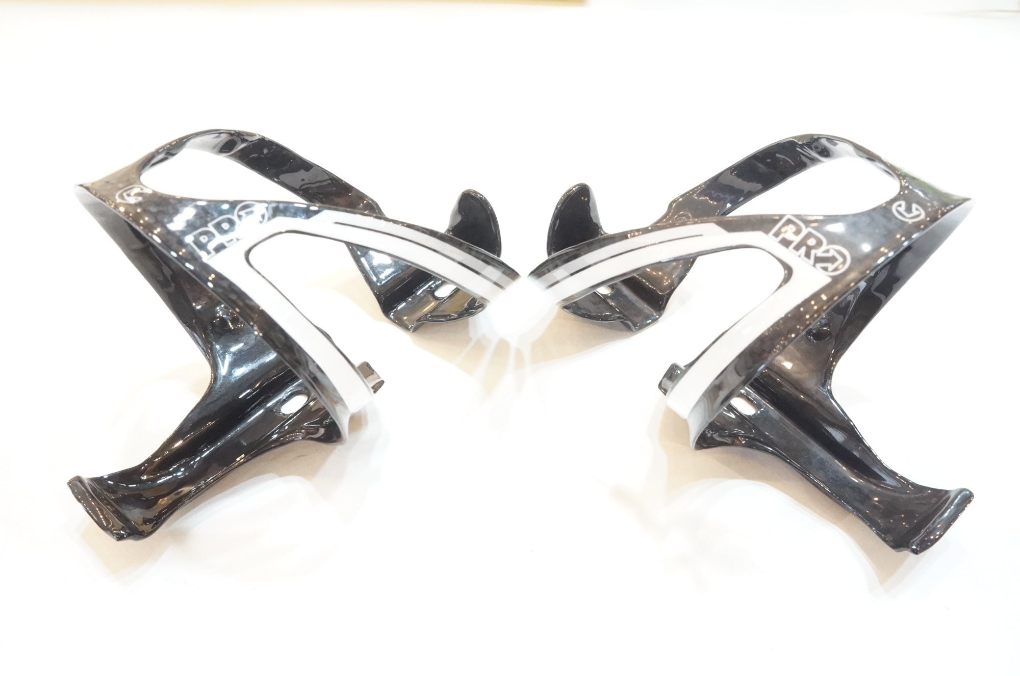 SHIMANO 「シマノ」 PRO カーボンボトルケージセット / 浦和ベース