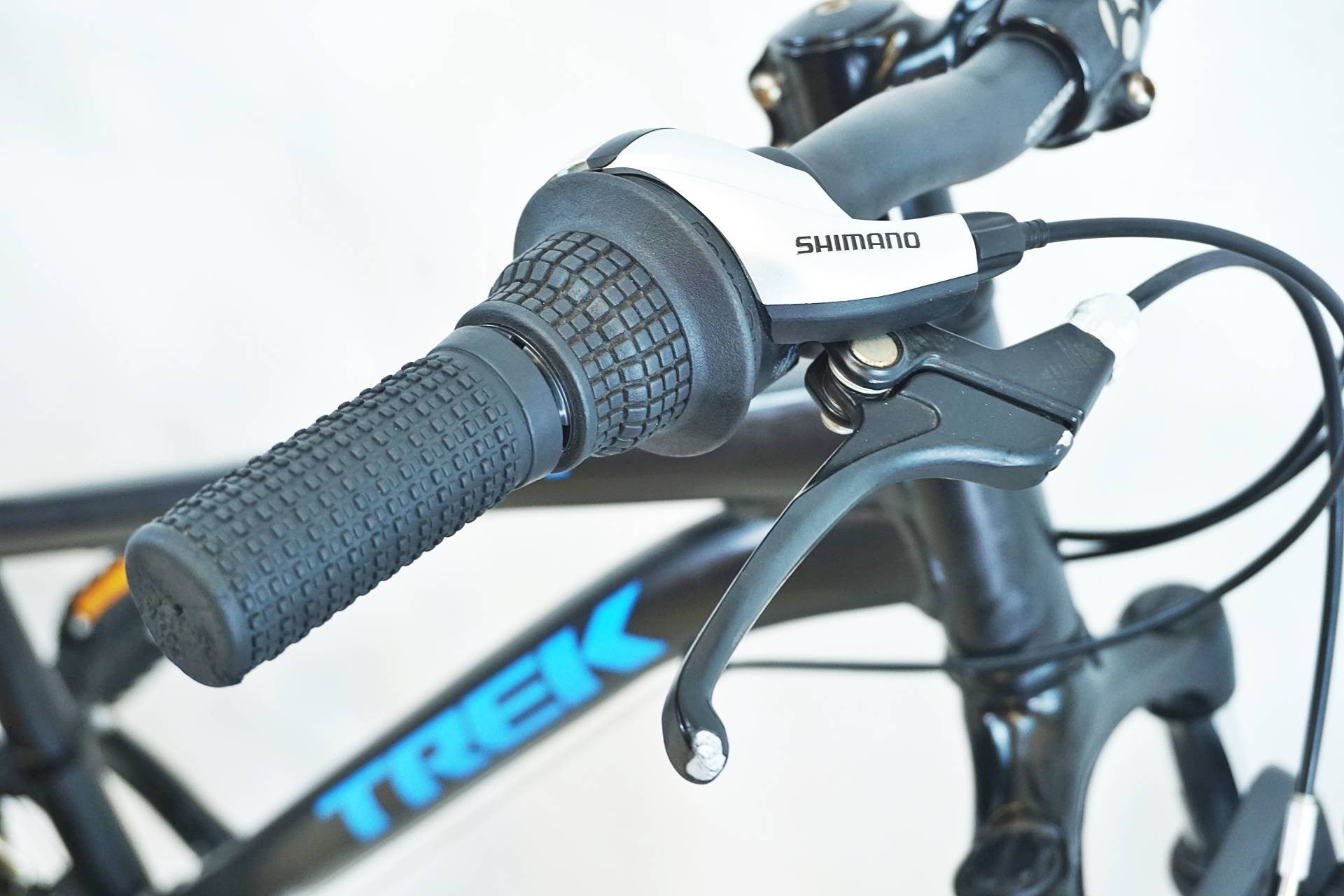多摩界隈直接渡し TREK マウンテンバイク PRECALIBER 24インチ 多摩界隈直接渡し TREK マウンテンバイク PRECALIBER 24インチ