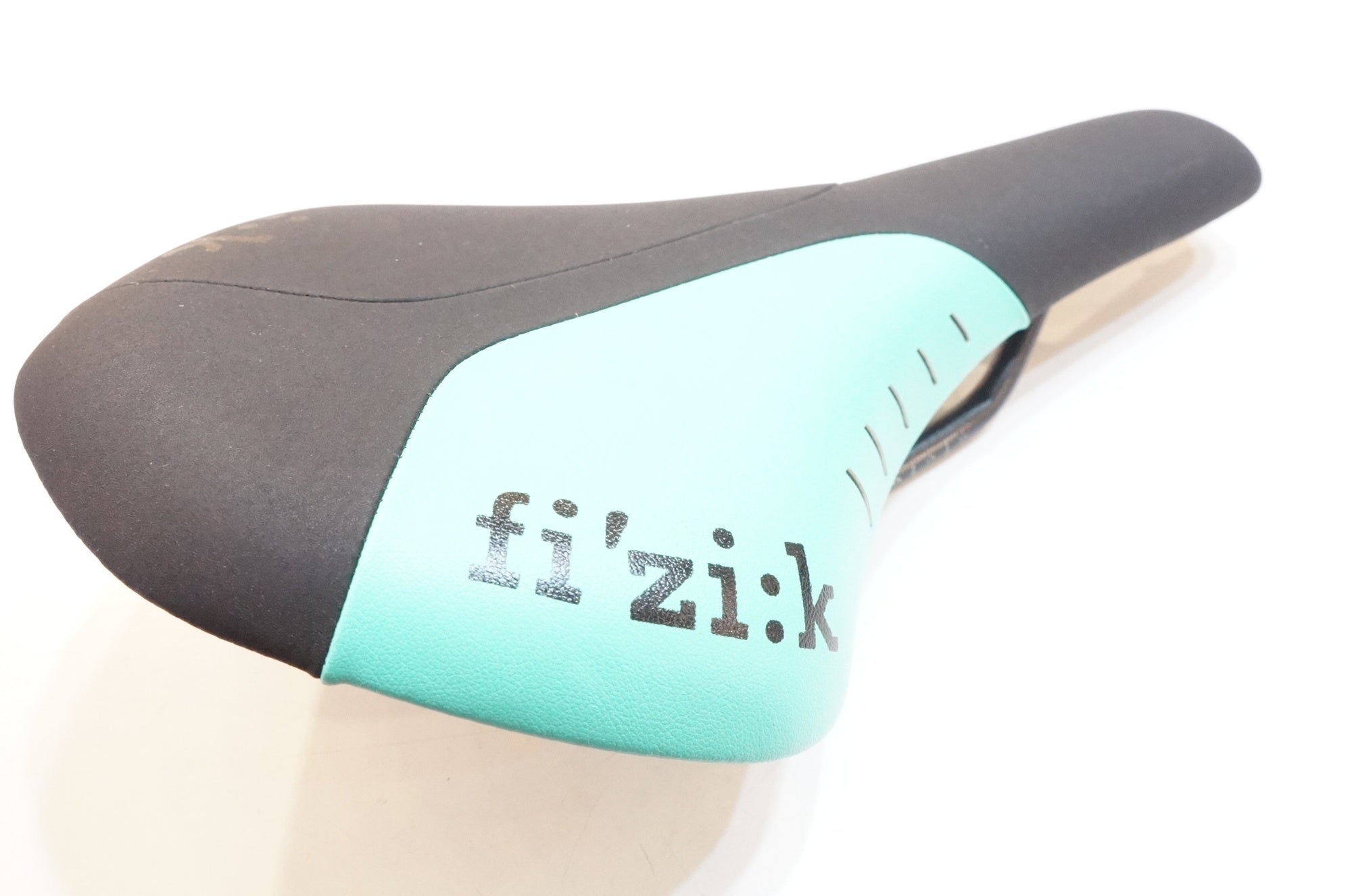 FIZIK 「フィジーク」 ANTARES R7 サドル / バイチャリ浦和ベース