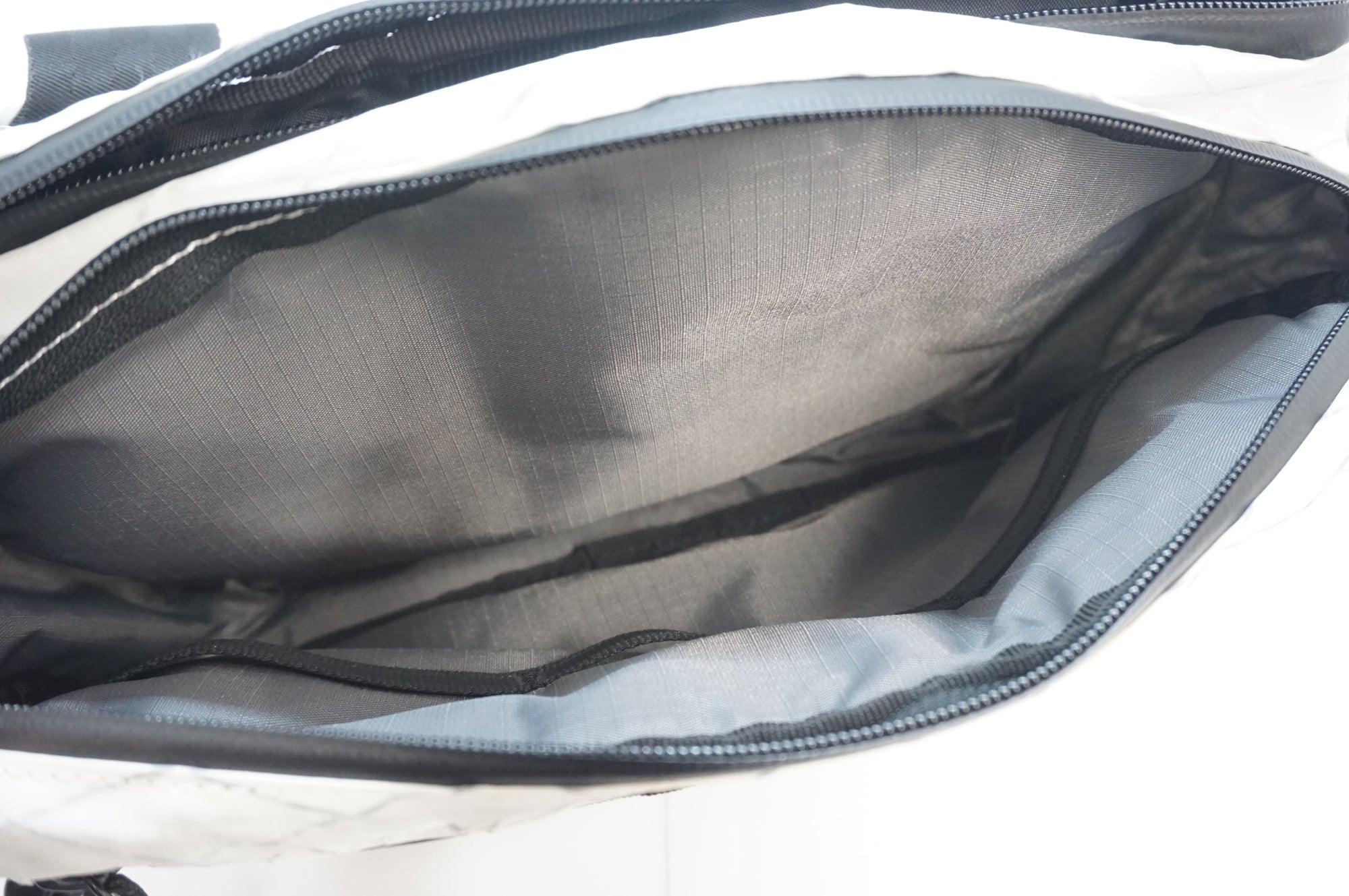 CHROME 「クローム」 MINI TENSILE SLING BAG ボディバッグ / 福岡店