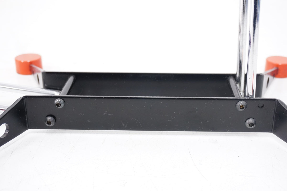 iWA「イワ」 1 ディスプレイスタンド / 浜松店