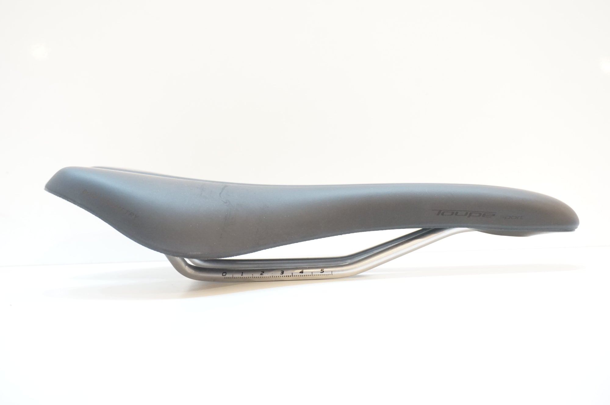 SPECIALIZED 「スペシャライズド」 TOUPE SPORT 143mm サドル / 浦和ベース
