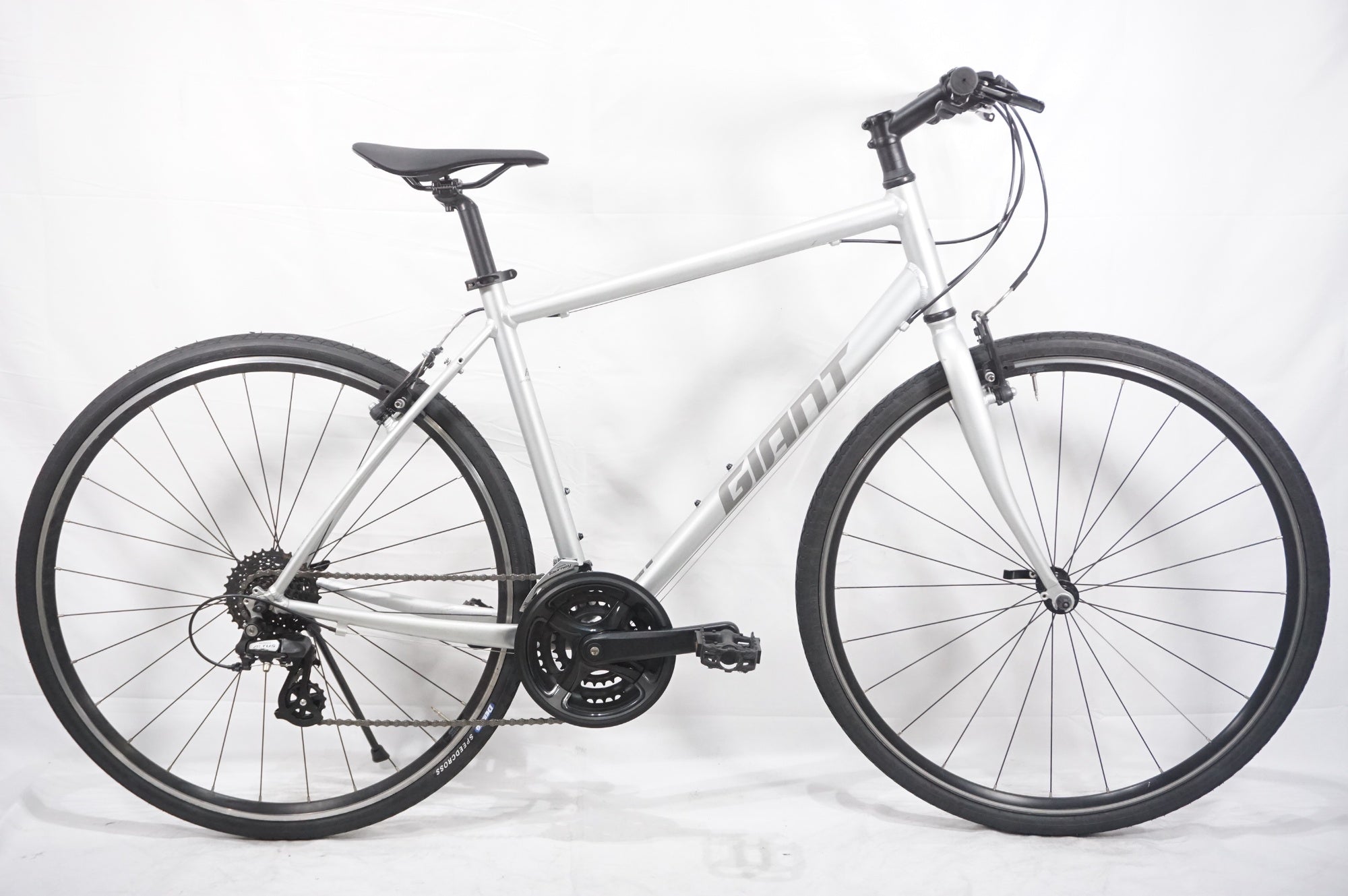 GIANT 「ジャイアント」 ESCAPE R3 SE GIANT JAPAN 35周年記念 2024年モデル クロスバイク / AKIBA店