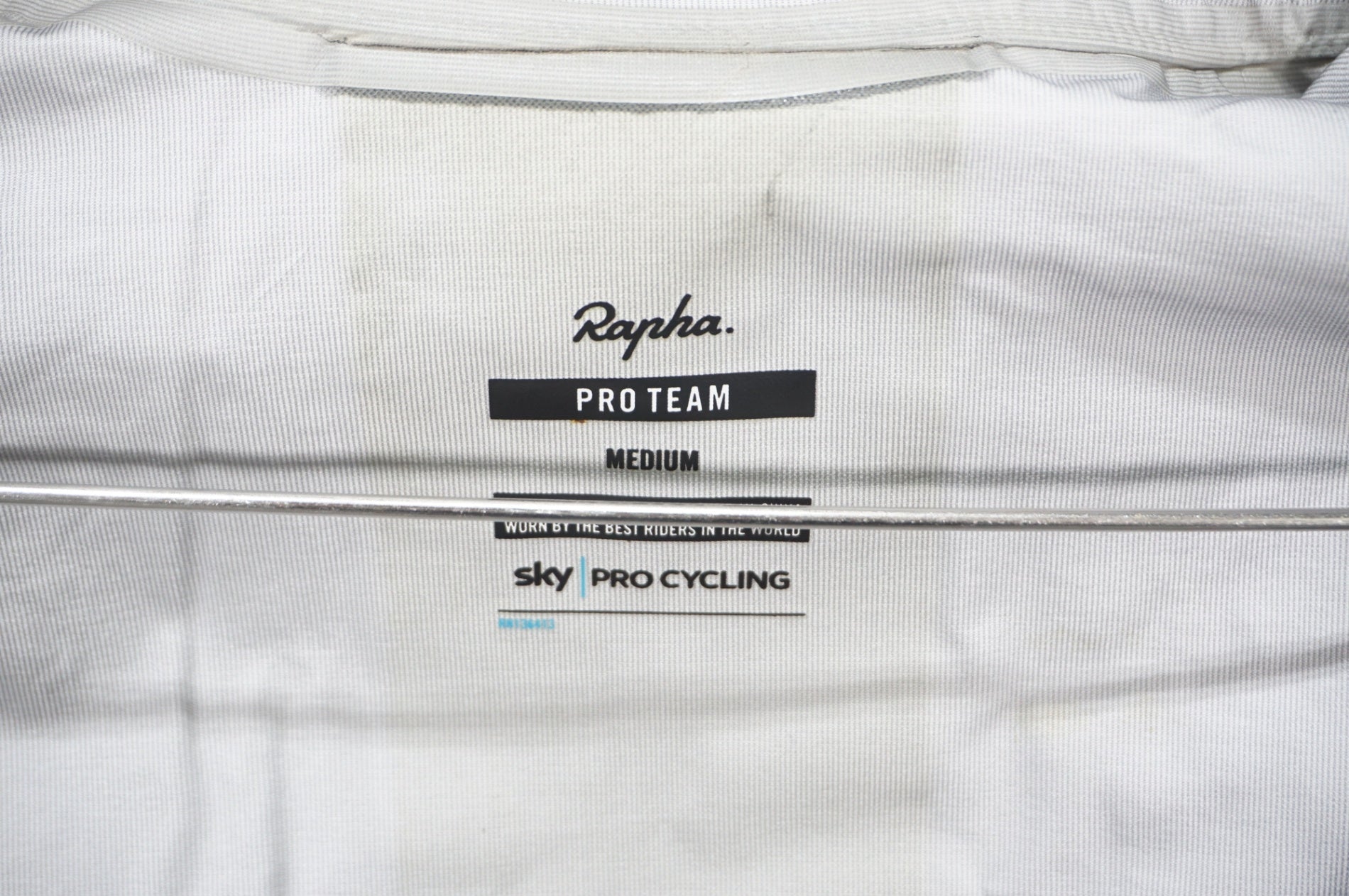 RAPHA 「ラファ」 PRO TEAM RACE CAPE TEAM SKY Mサイズ 長袖アウター