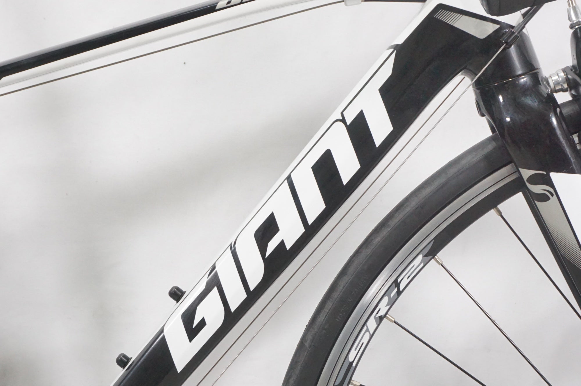 GIANT 「ジャイアント」 DEFY4 2015年モデル ロードバイク