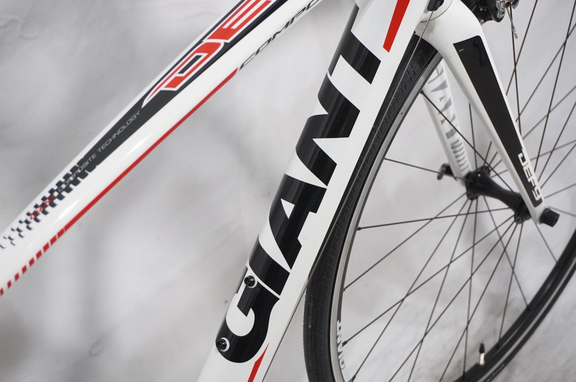 GIANT 「ジャイアント」 DEFY COMPOSITE 1 2014年モデル クロスバイク / AKIBA店