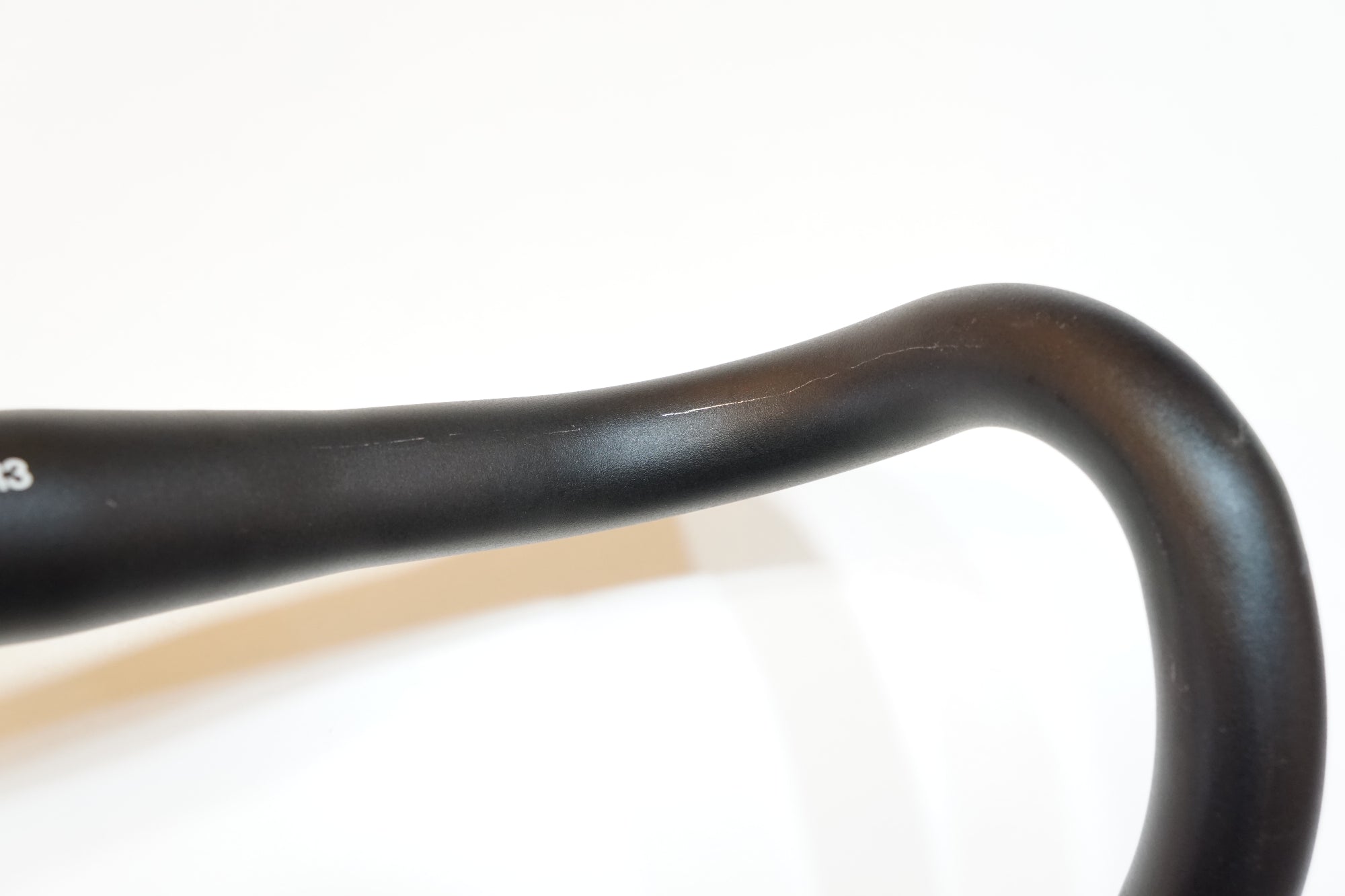 FIZIK 「フィジーク」 CYRANO R3 φ31.8 390mm ハンドル / バイチャリ浦和ベース