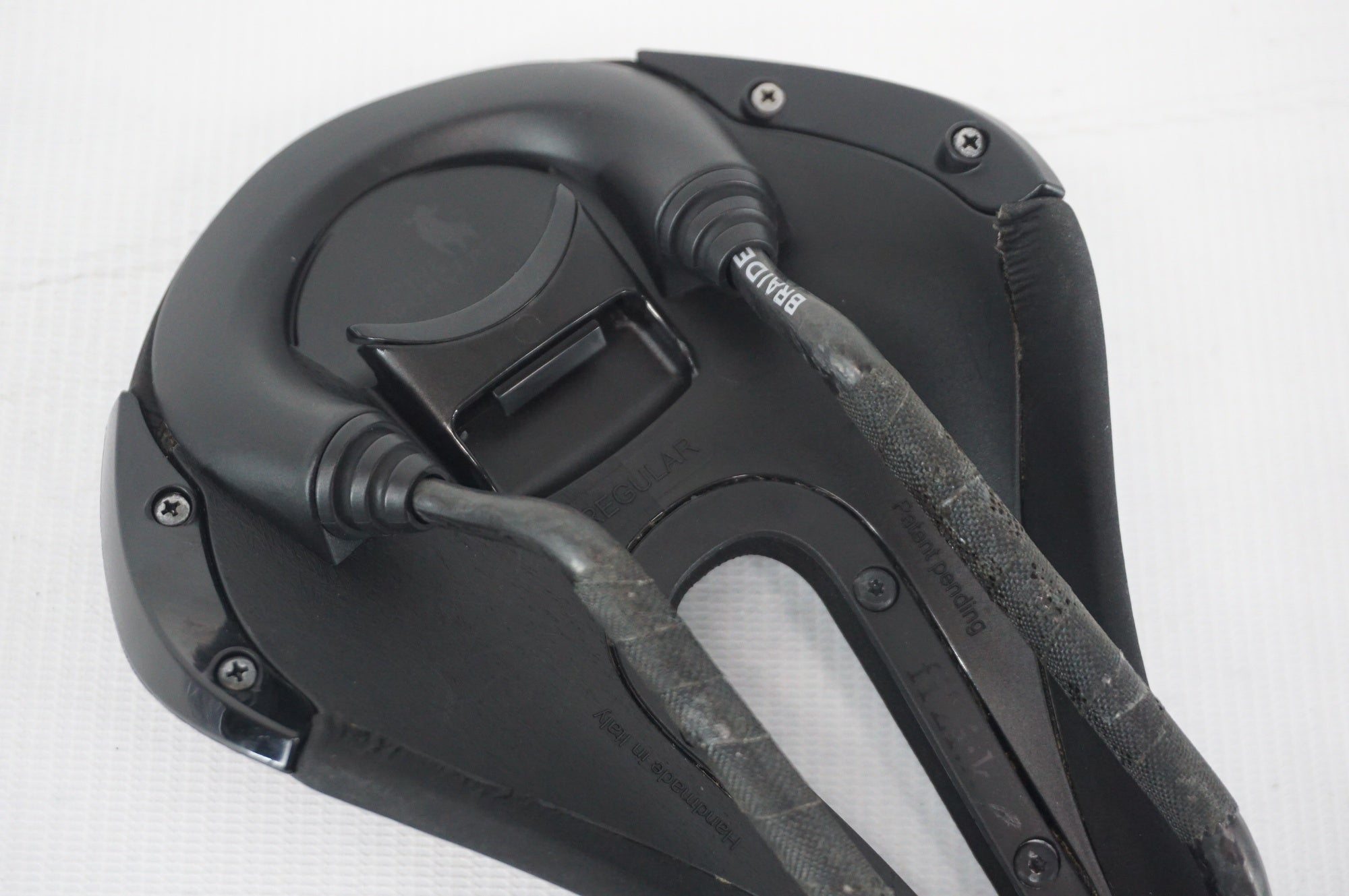 FIZIK 「フィジーク」 ALIANTE R1 OPEN FOR BULL CARBON サドル / 阪急塚口店