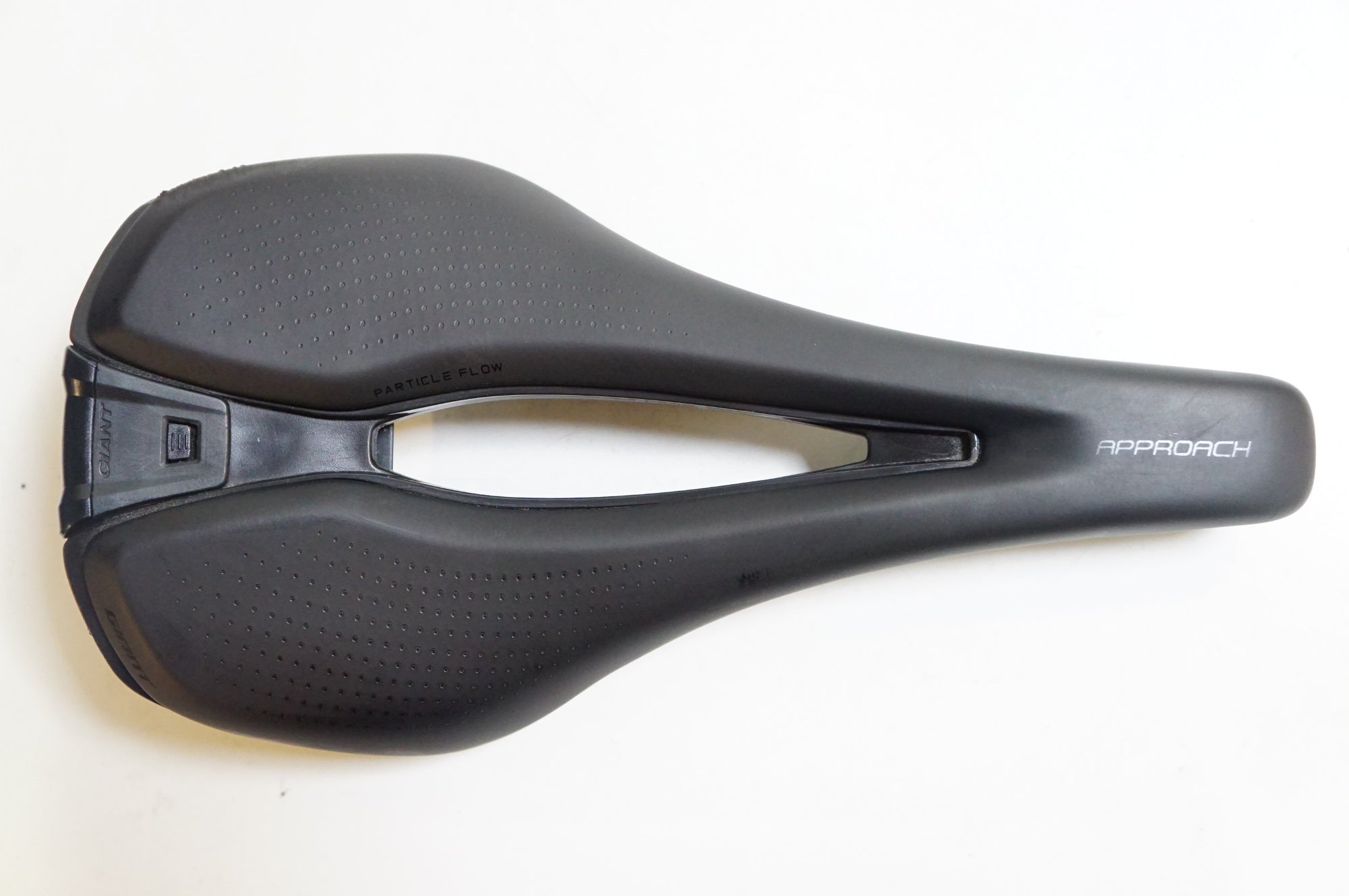 GIANT 「ジャイアント」 APPROACH サドル / 熊谷本店