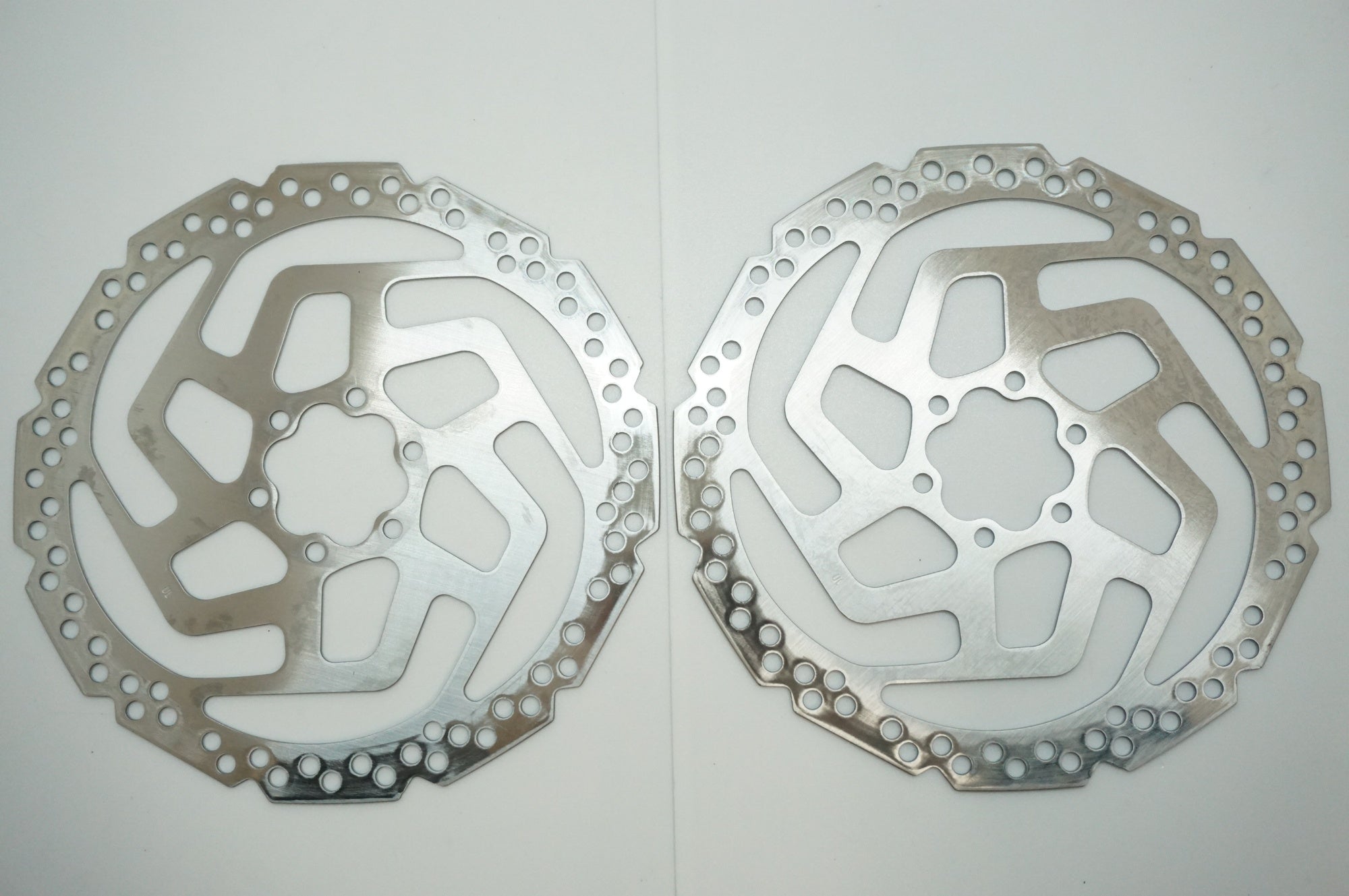 SHIMANO 「シマノ」 SM-RT26-M 180mm ブレーキローターセット / 福岡店
