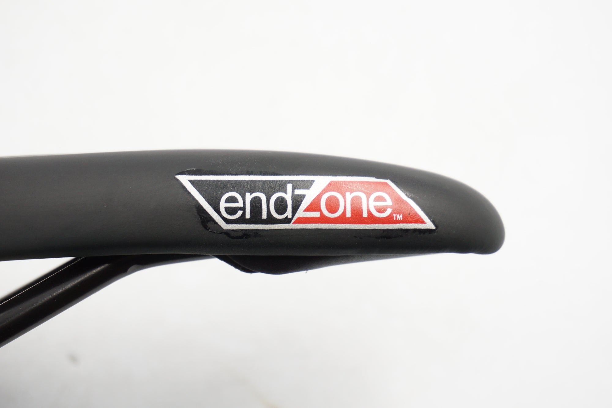 VELO 「ベロ」 endzone サドル / 奈良店