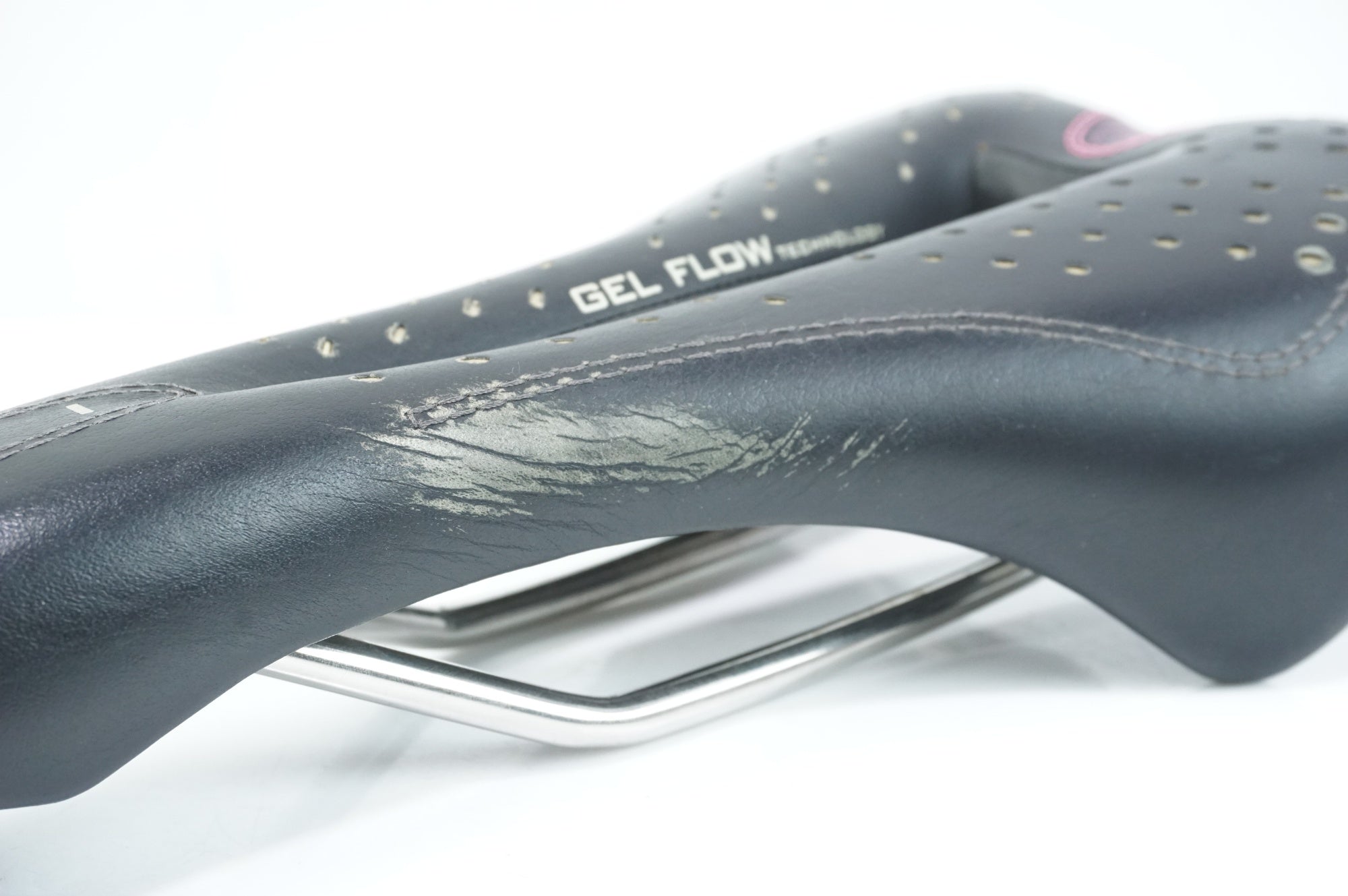 SELLE ITALIA 「セライタリア」 DIVA GEL FLOW サドル / 中目黒店