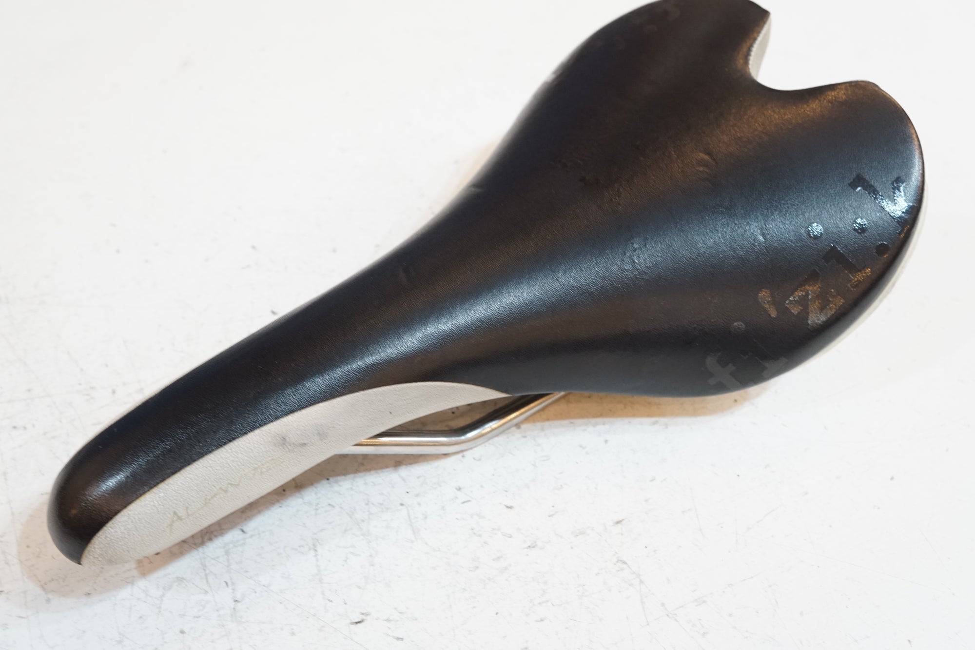 FIZIK 「フィジーク」 ALIANTE サドル / バイチャリ浦和ベース