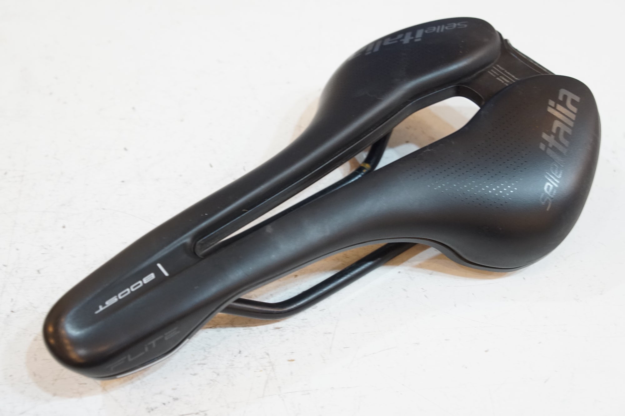 SELLE ITALIA 「セラ イタリア」 BOOST FLITE 145mm サドル / バイチャリ浦和ベース