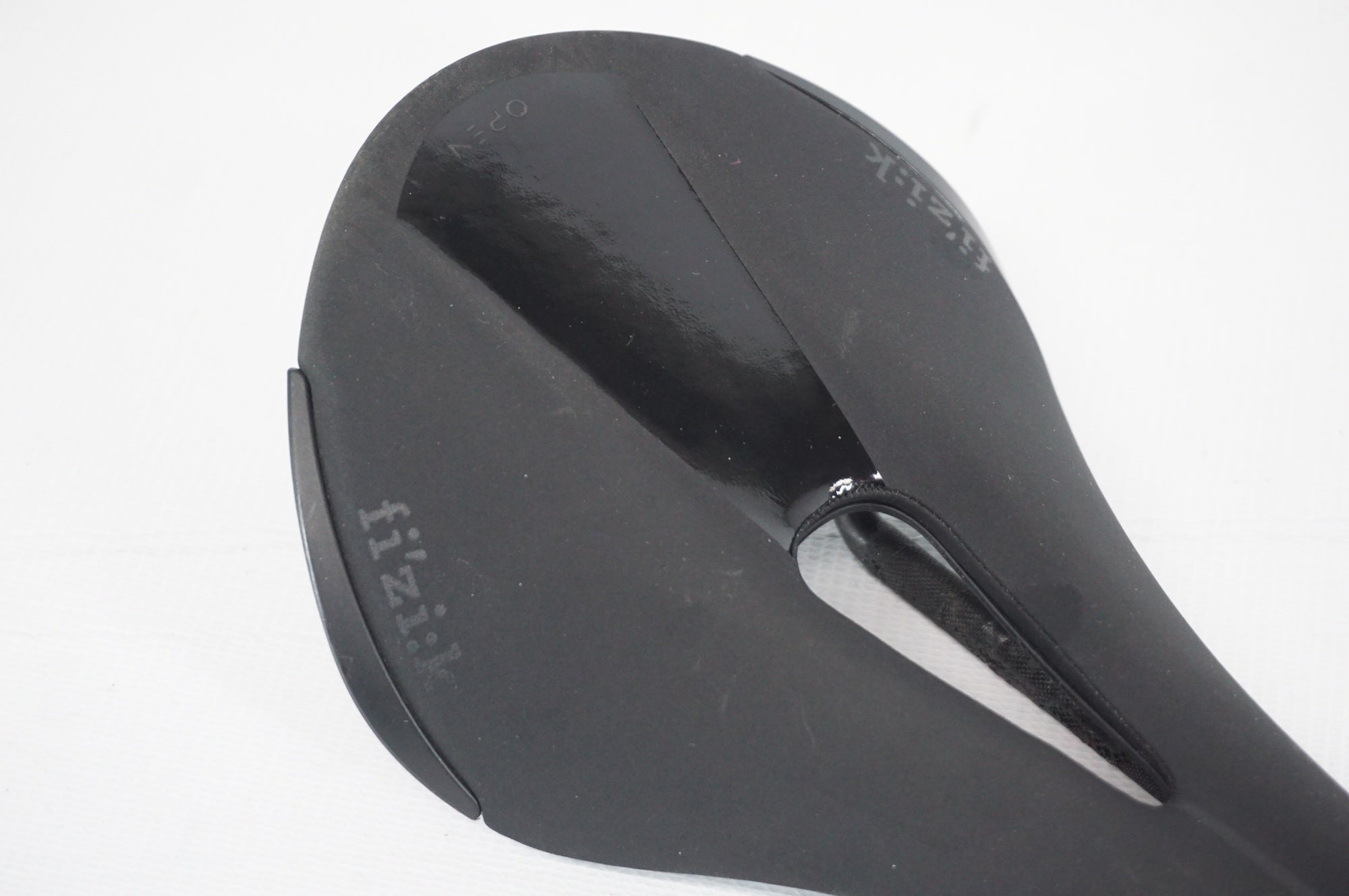 FIZIK 「フィジーク」 ALIANTE R1 OPEN サドル / 阪急塚口店